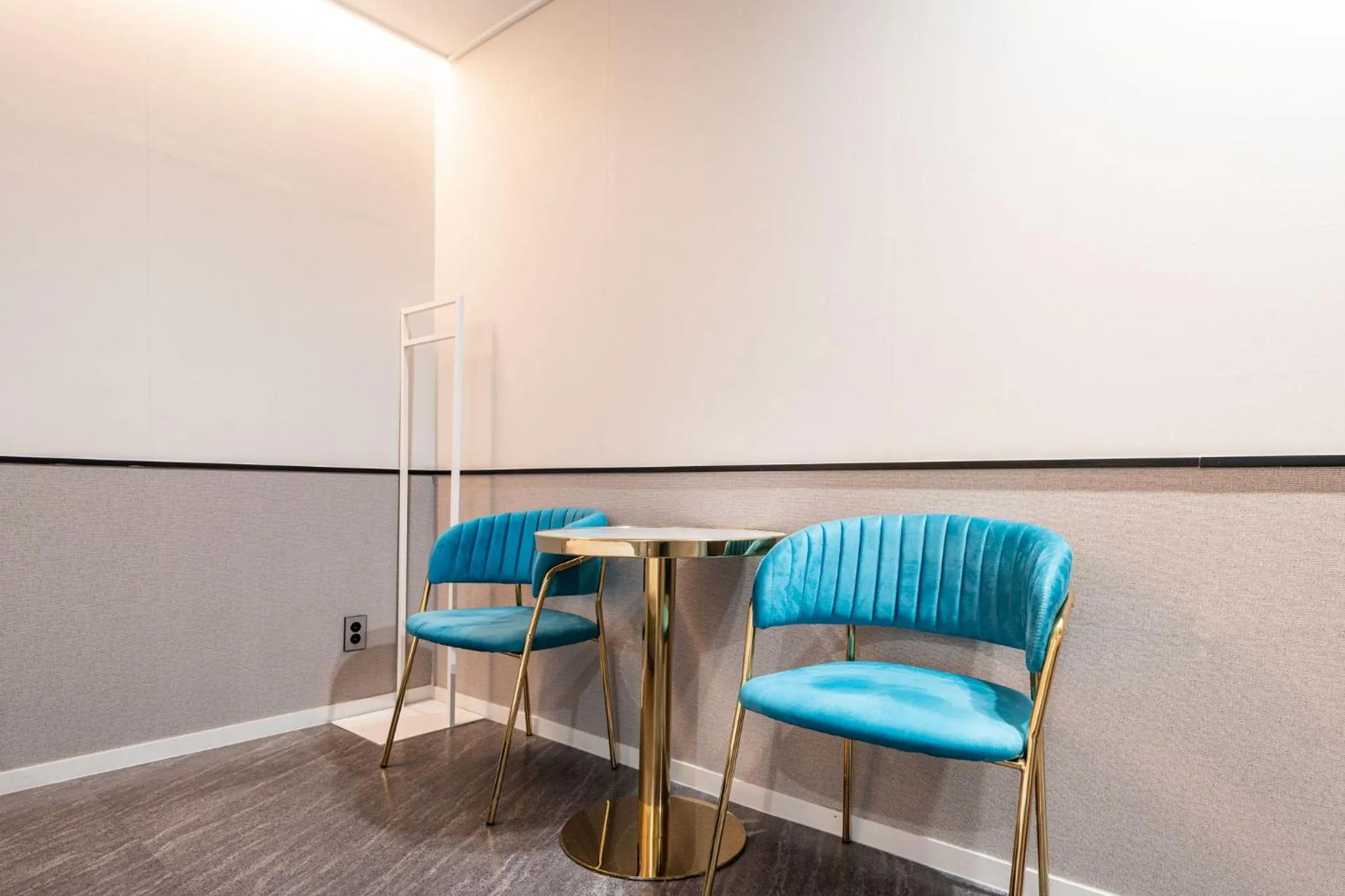 Seating area in No.25