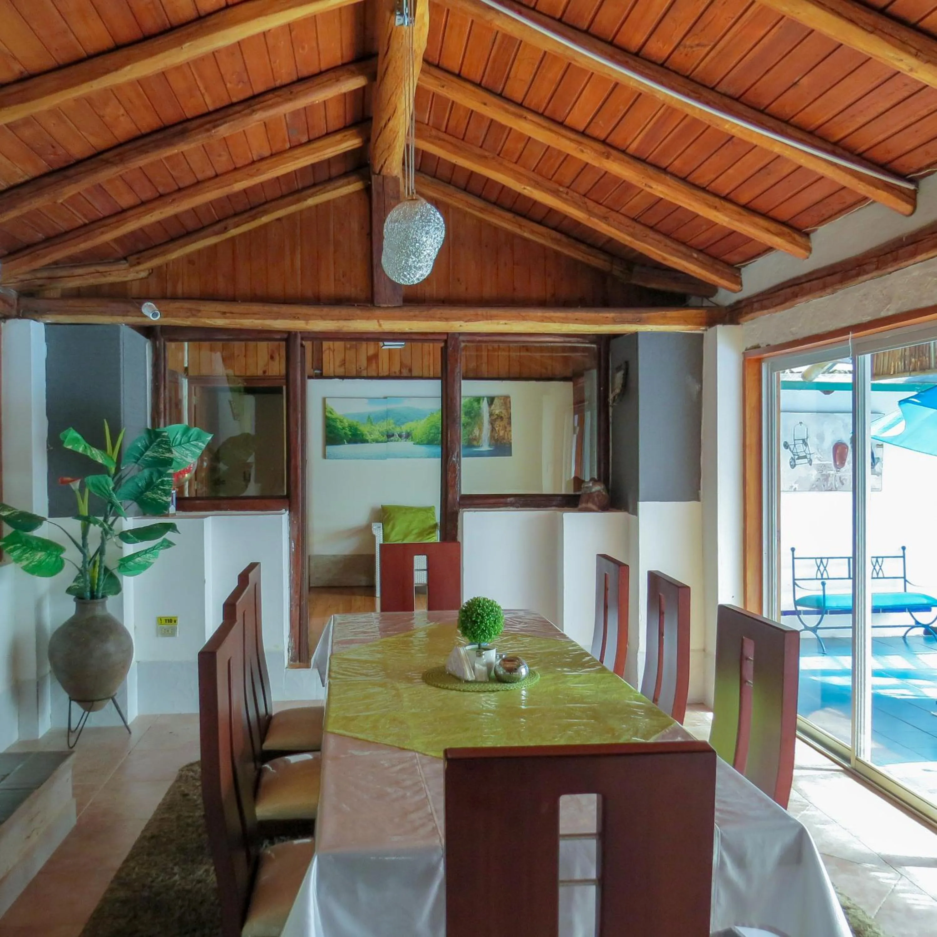 Hosteria Airport Garden