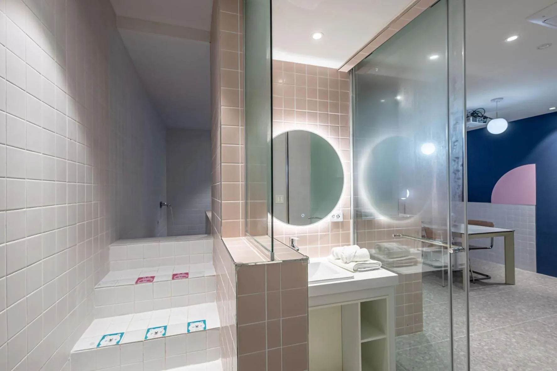 Swimming pool in Pavilla Hotel