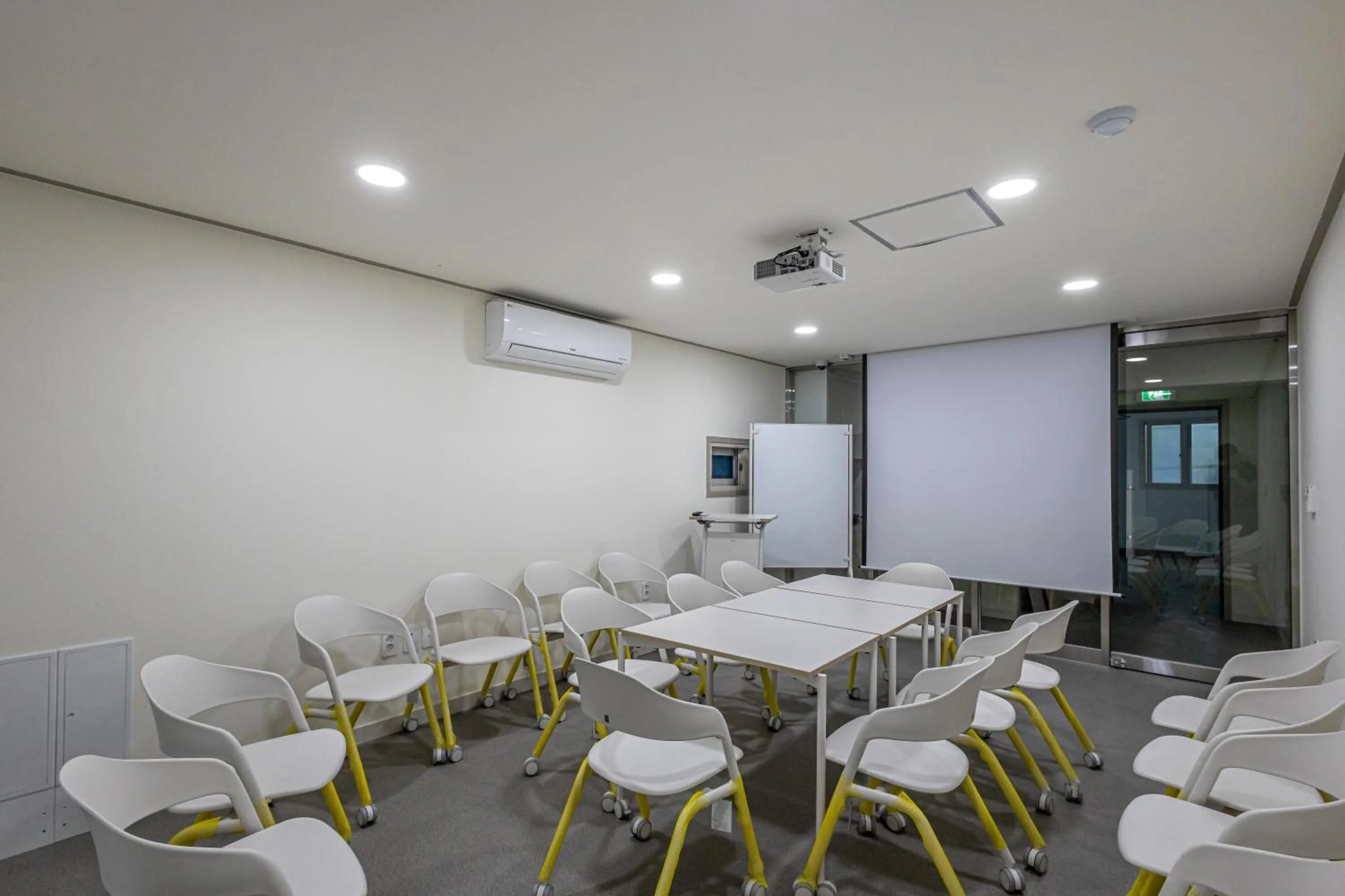 Business facilities in Pavilla Hotel