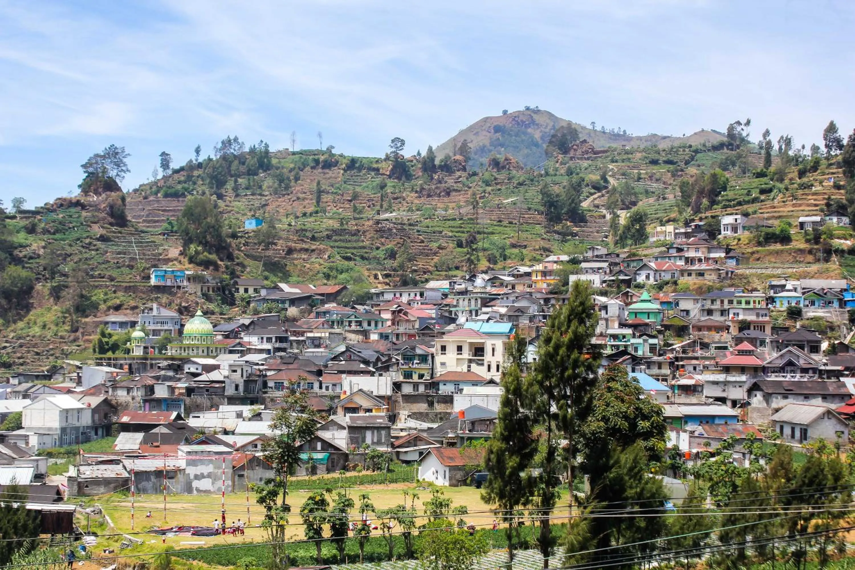 Mountain view in RedDoorz Syariah near Kawasan Wisata Gunung Prau Dieng