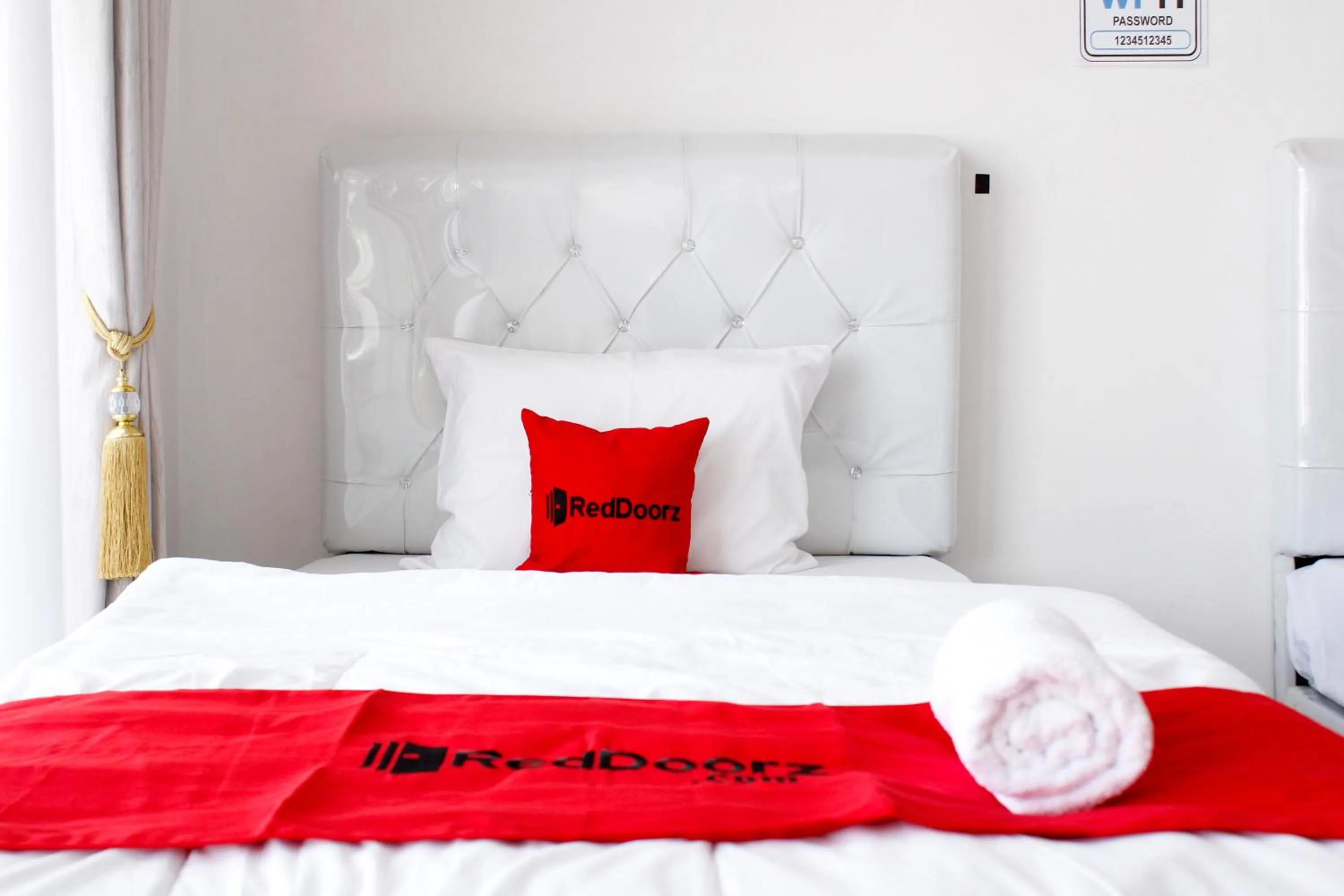 Bedroom, Bed in RedDoorz Syariah near Kawasan Wisata Gunung Prau Dieng