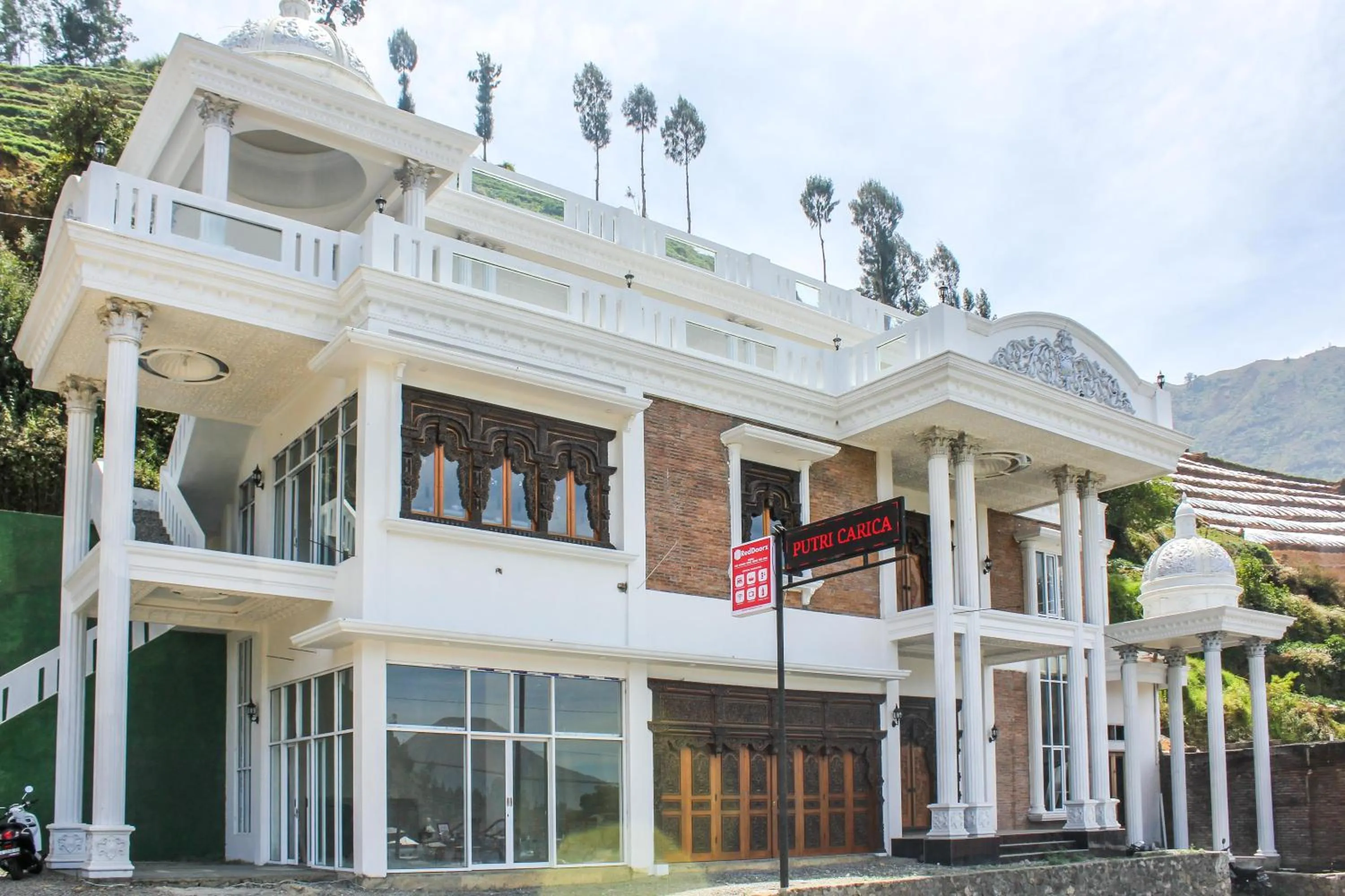 Property building in RedDoorz Syariah near Kawasan Wisata Gunung Prau Dieng