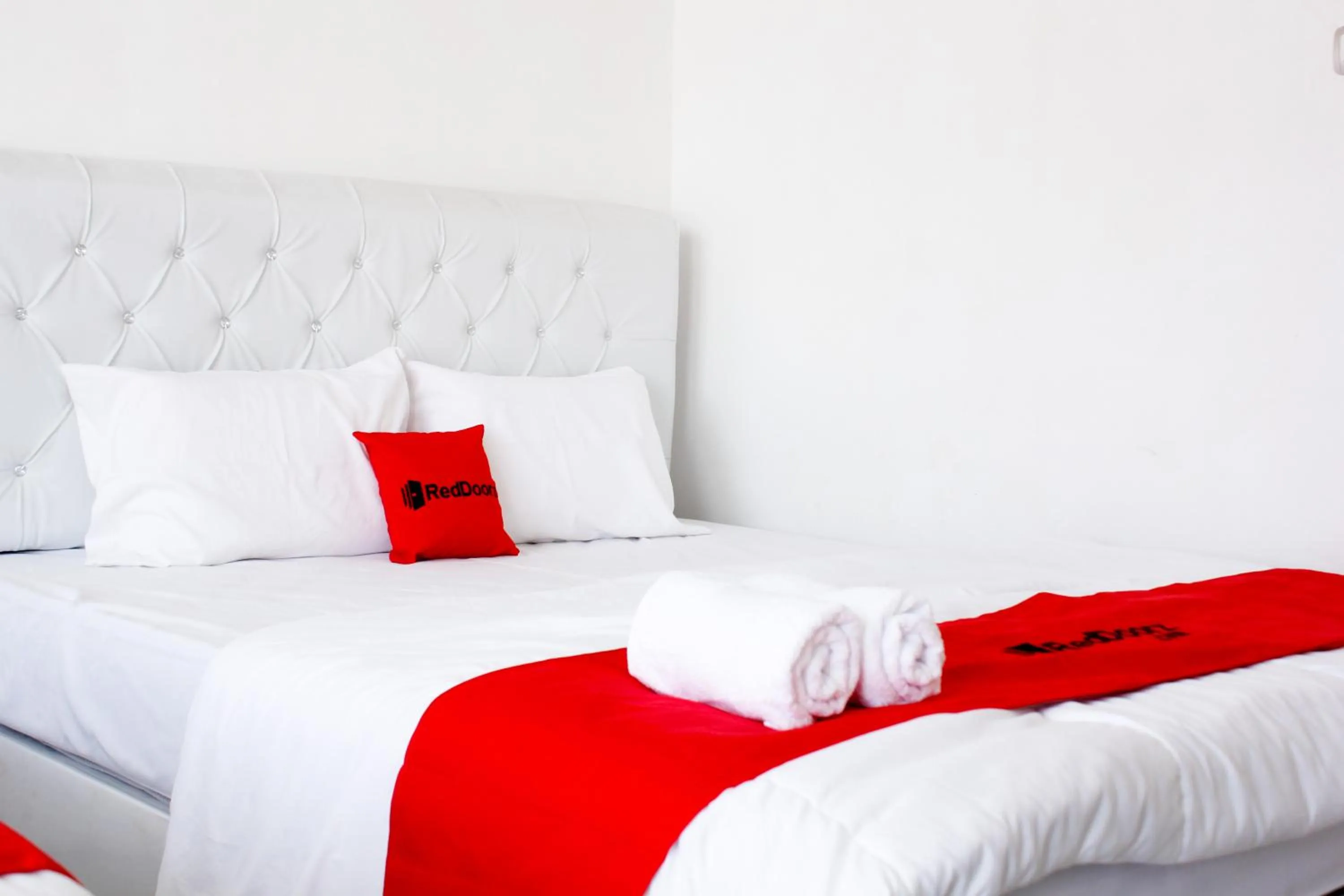 Bedroom, Bed in RedDoorz Syariah near Kawasan Wisata Gunung Prau Dieng