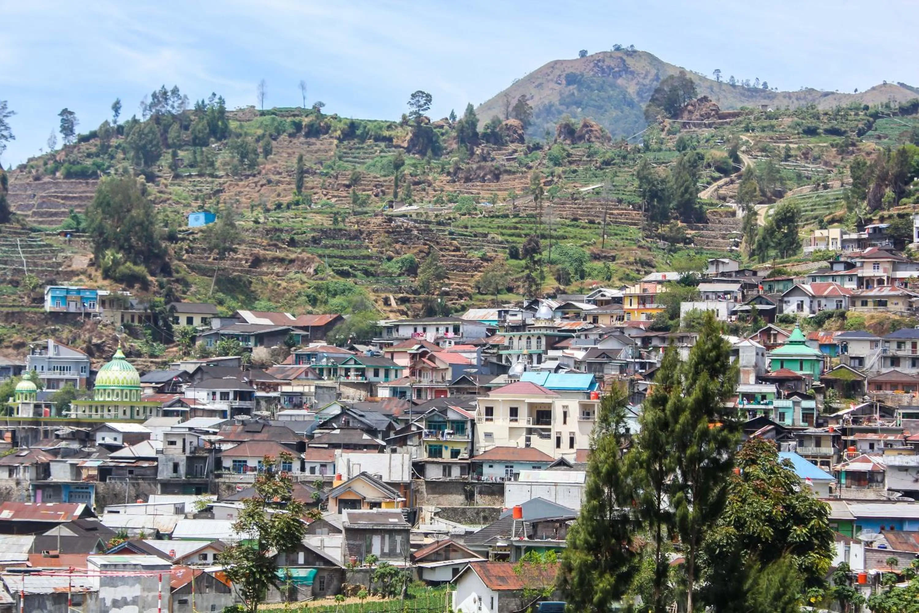 Mountain view in RedDoorz Syariah near Kawasan Wisata Gunung Prau Dieng