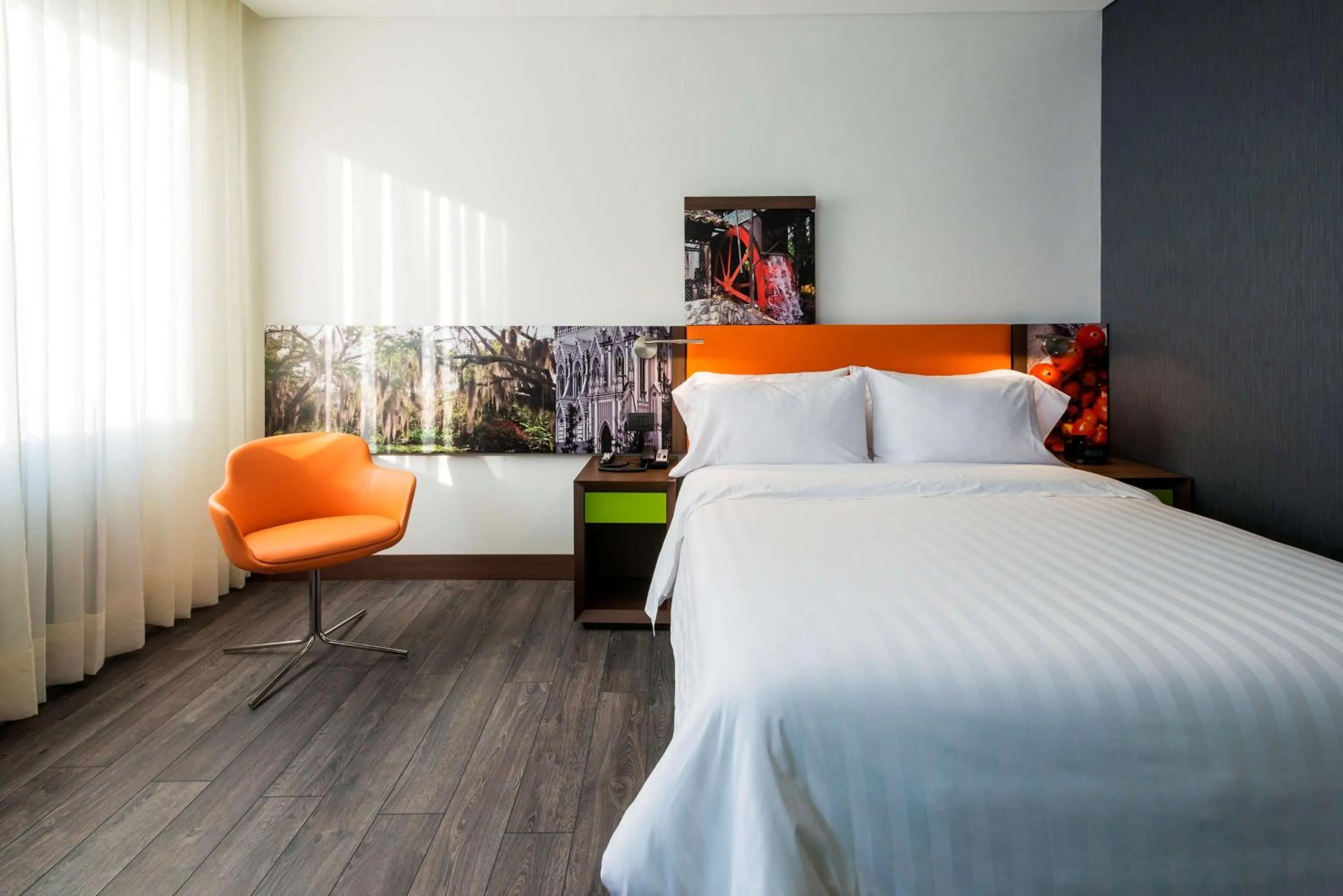 Bedroom, Bed in Hampton by Hilton Cali