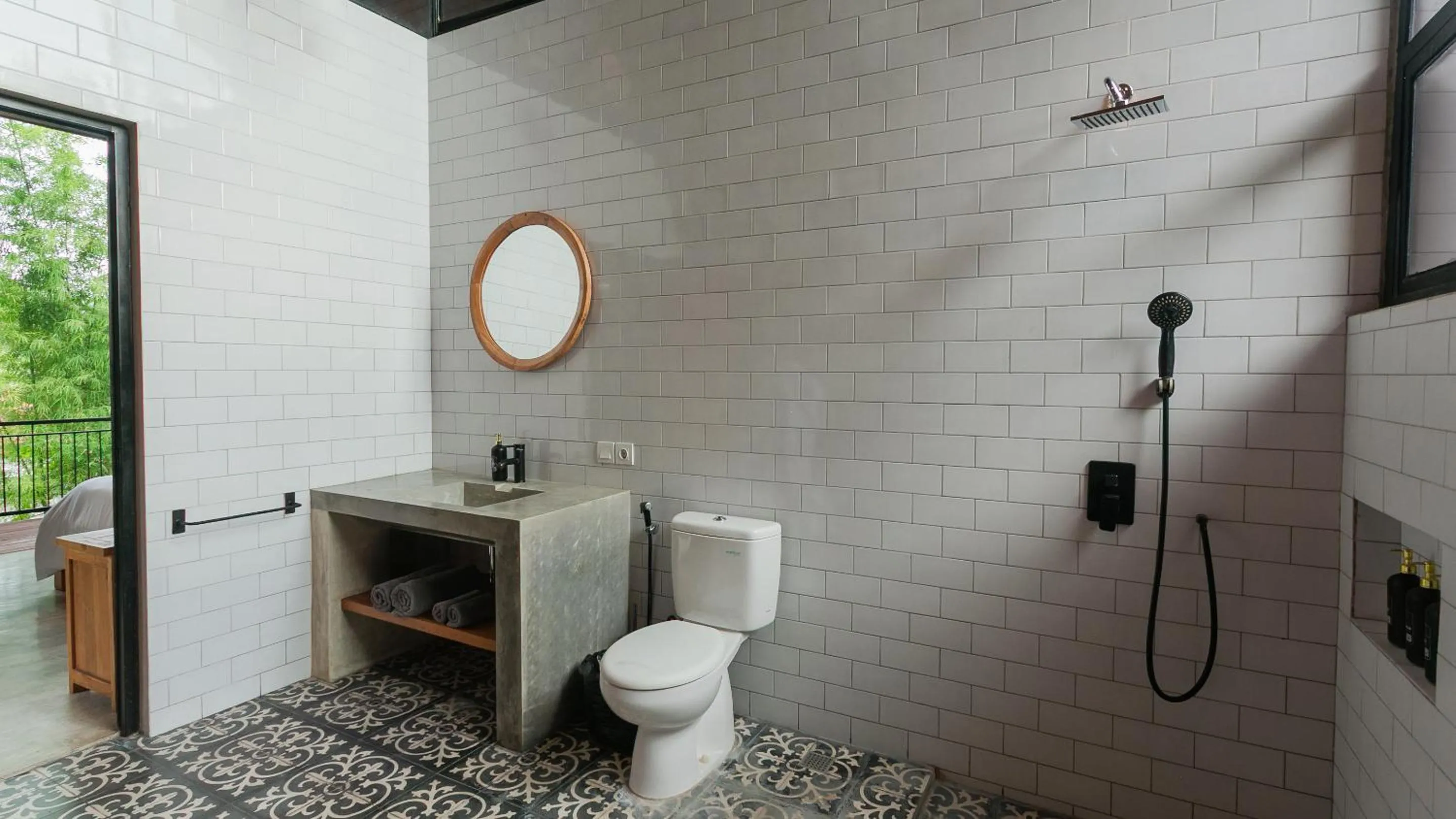 Shower in Kalino Villa by Betterplace