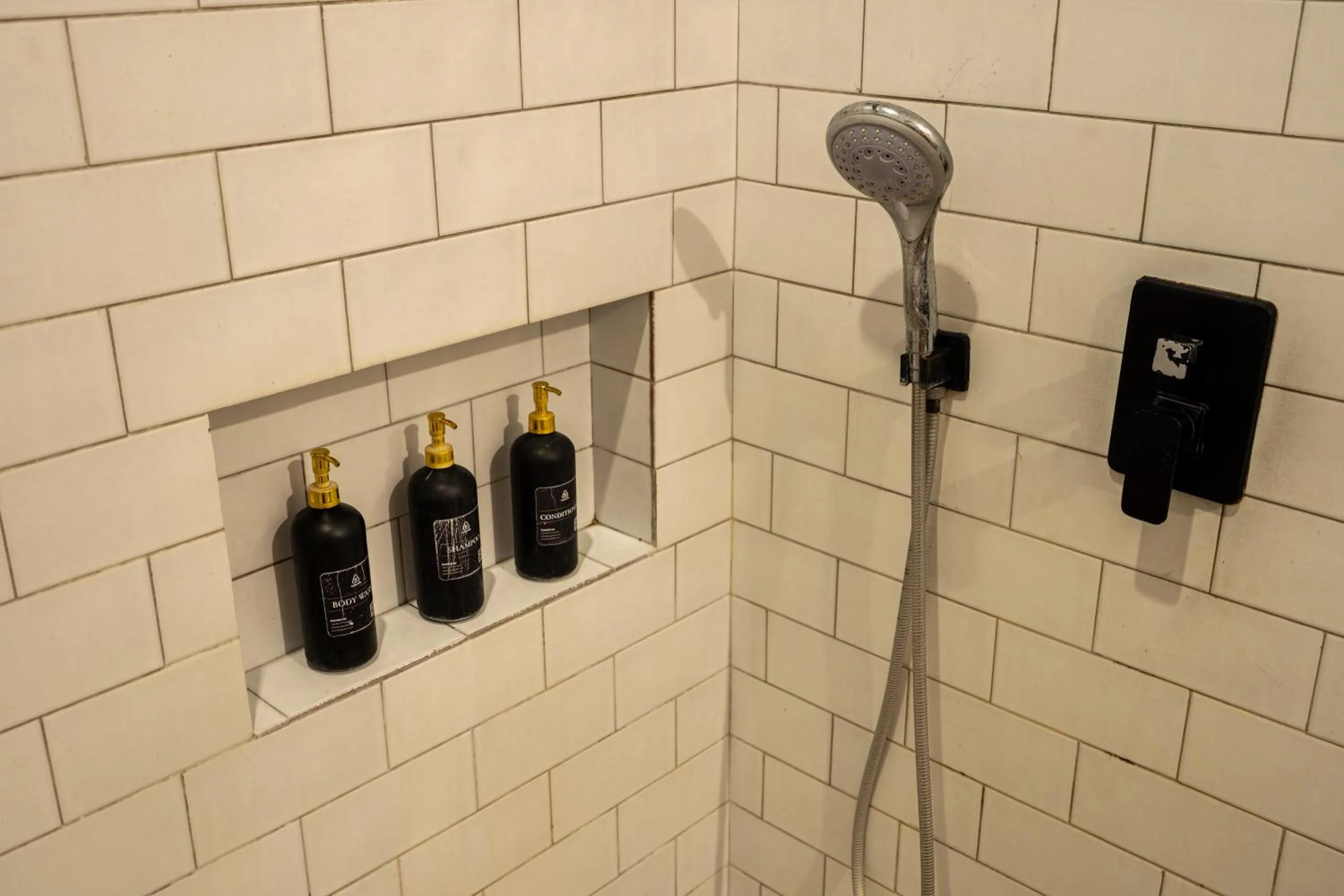 Shower in Kalino Villa by Betterplace