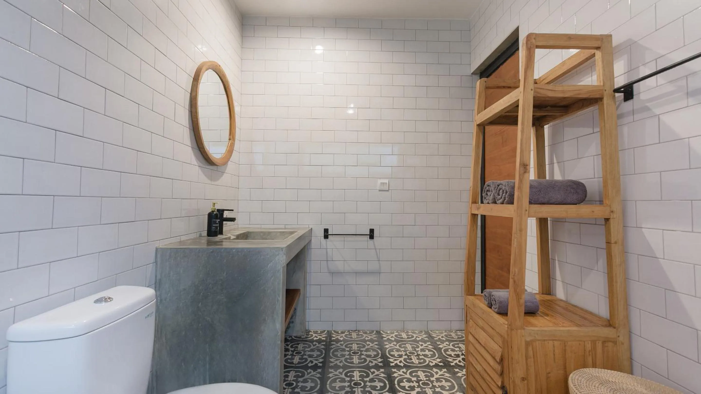 Shower in Kalino Villa by Betterplace