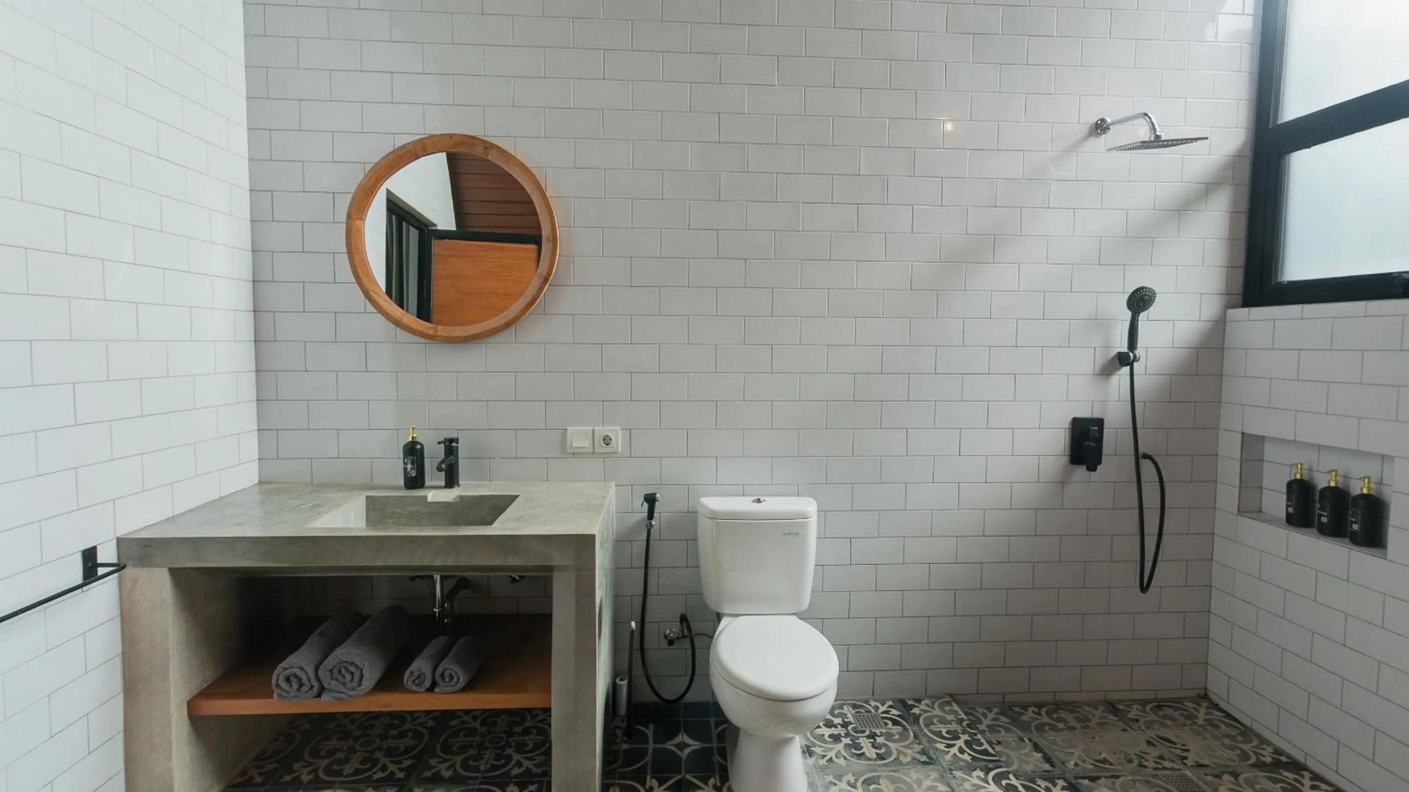 Shower in Kalino Villa by Betterplace