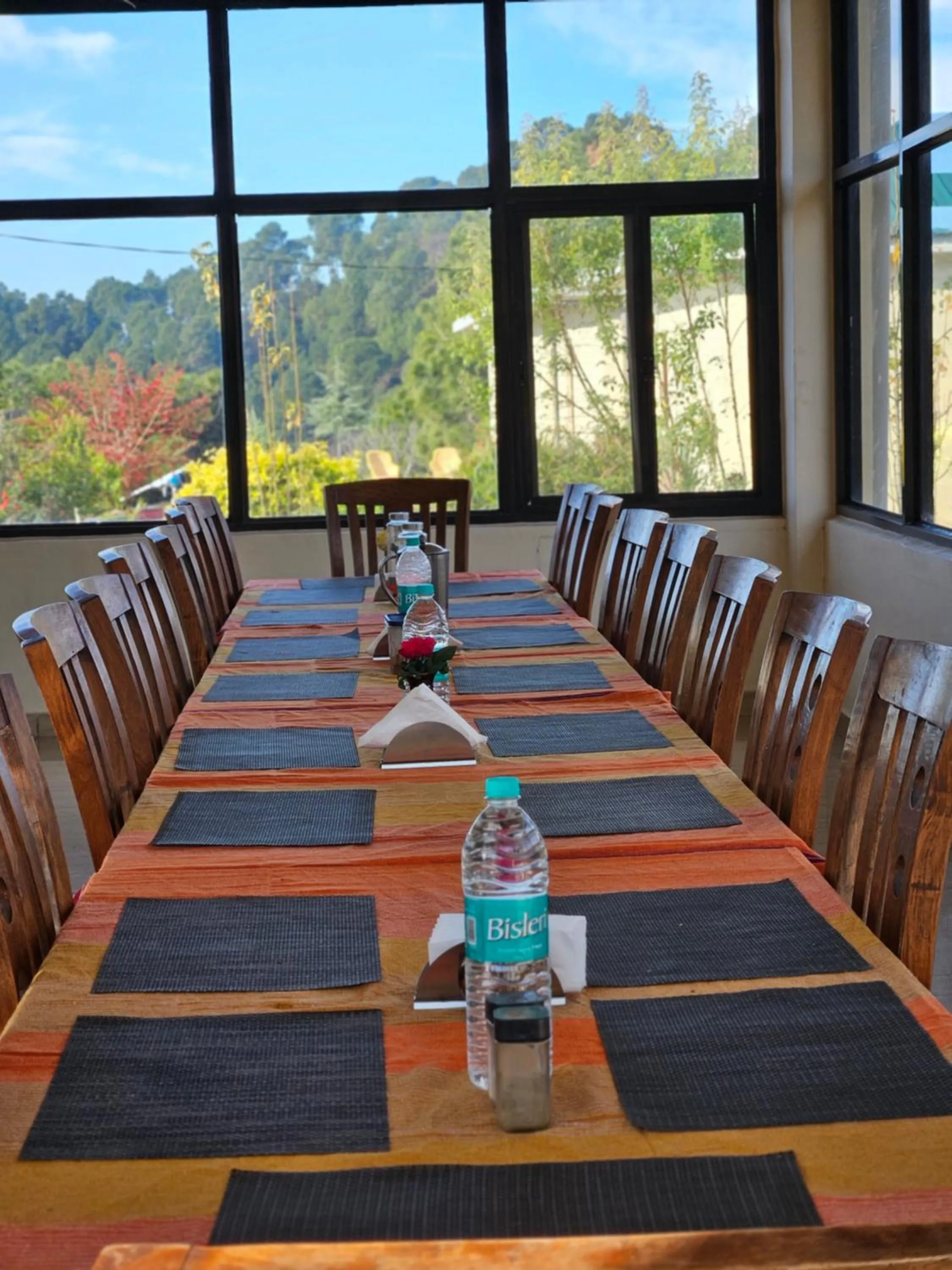 Restaurant/places to eat in Dhauladhar View Village Resort