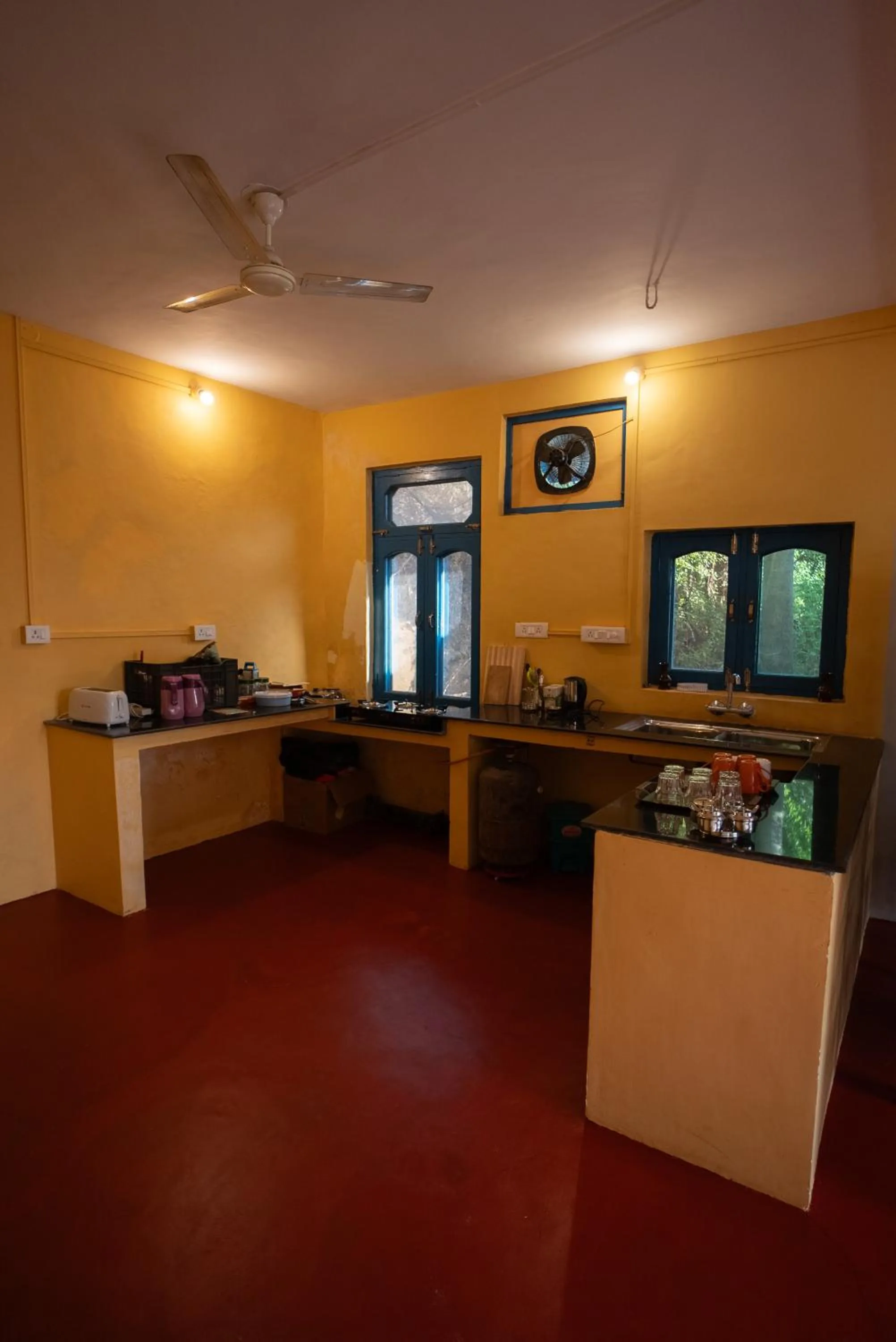 Kitchen or kitchenette in Dhauladhar View Village Resort