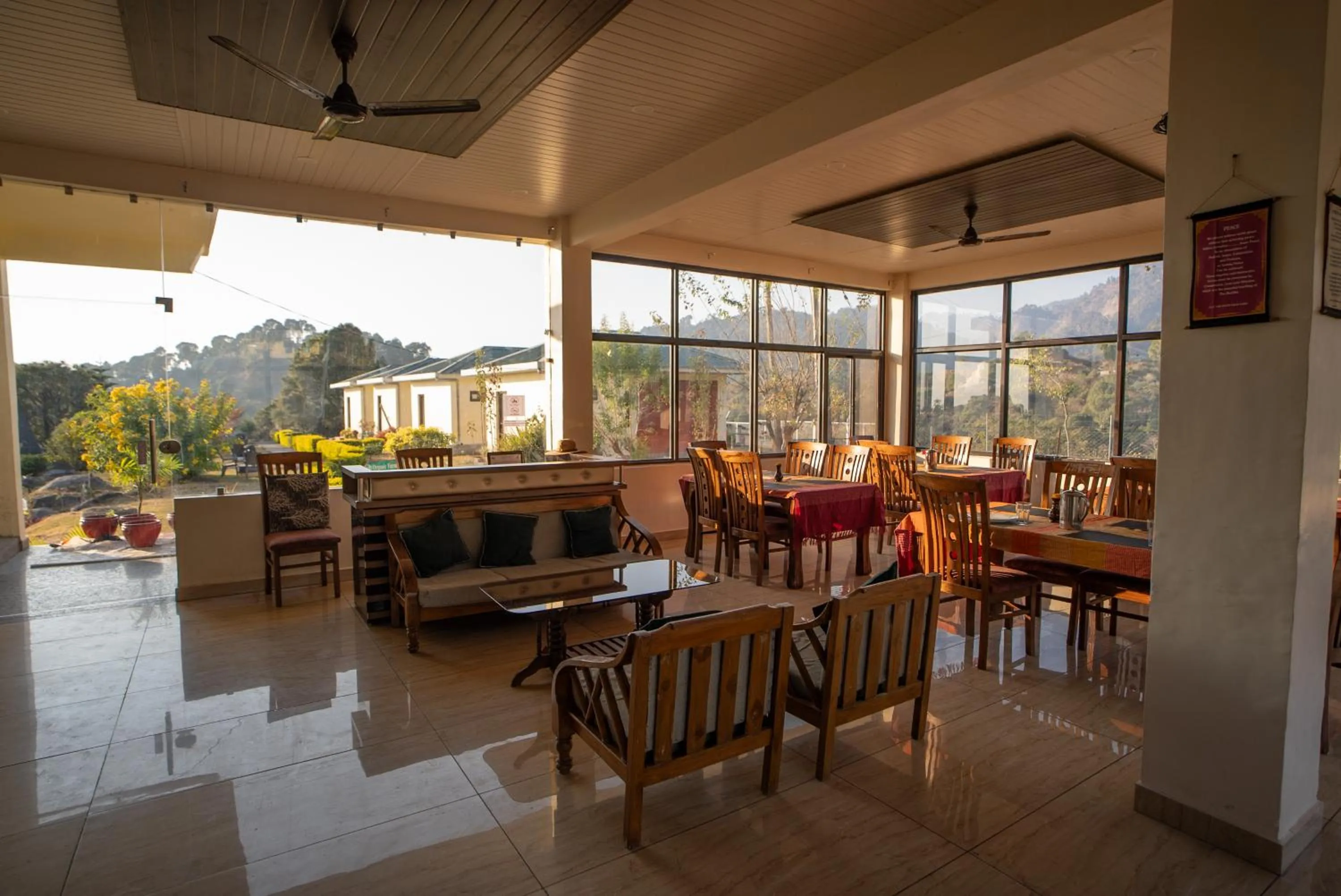 Dining area in Dhauladhar View Village Resort