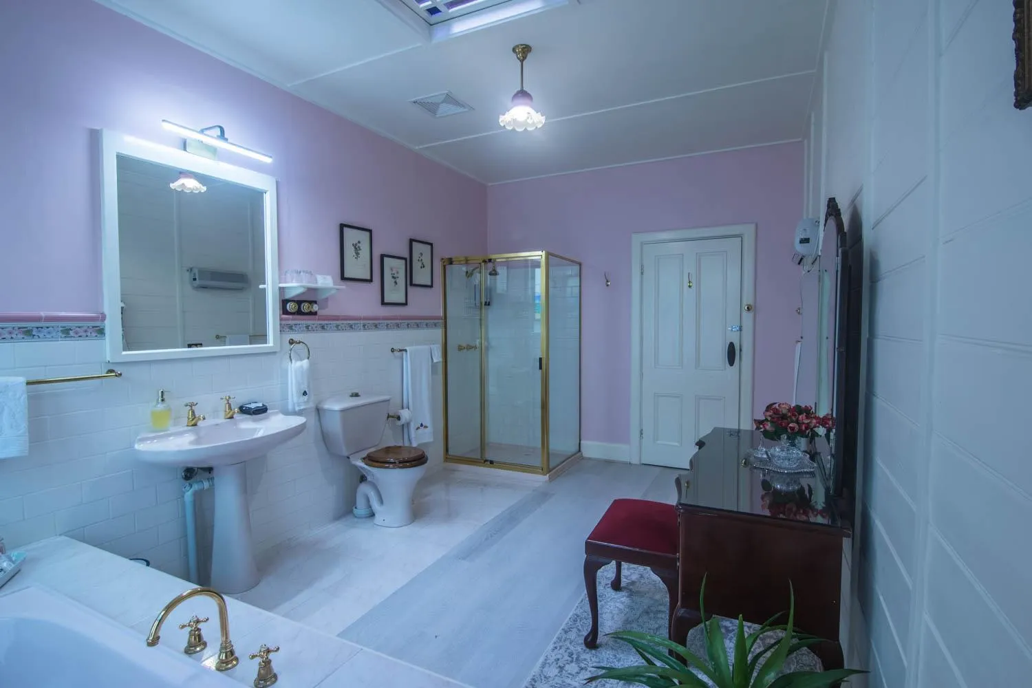 Shower in Heytesbury House