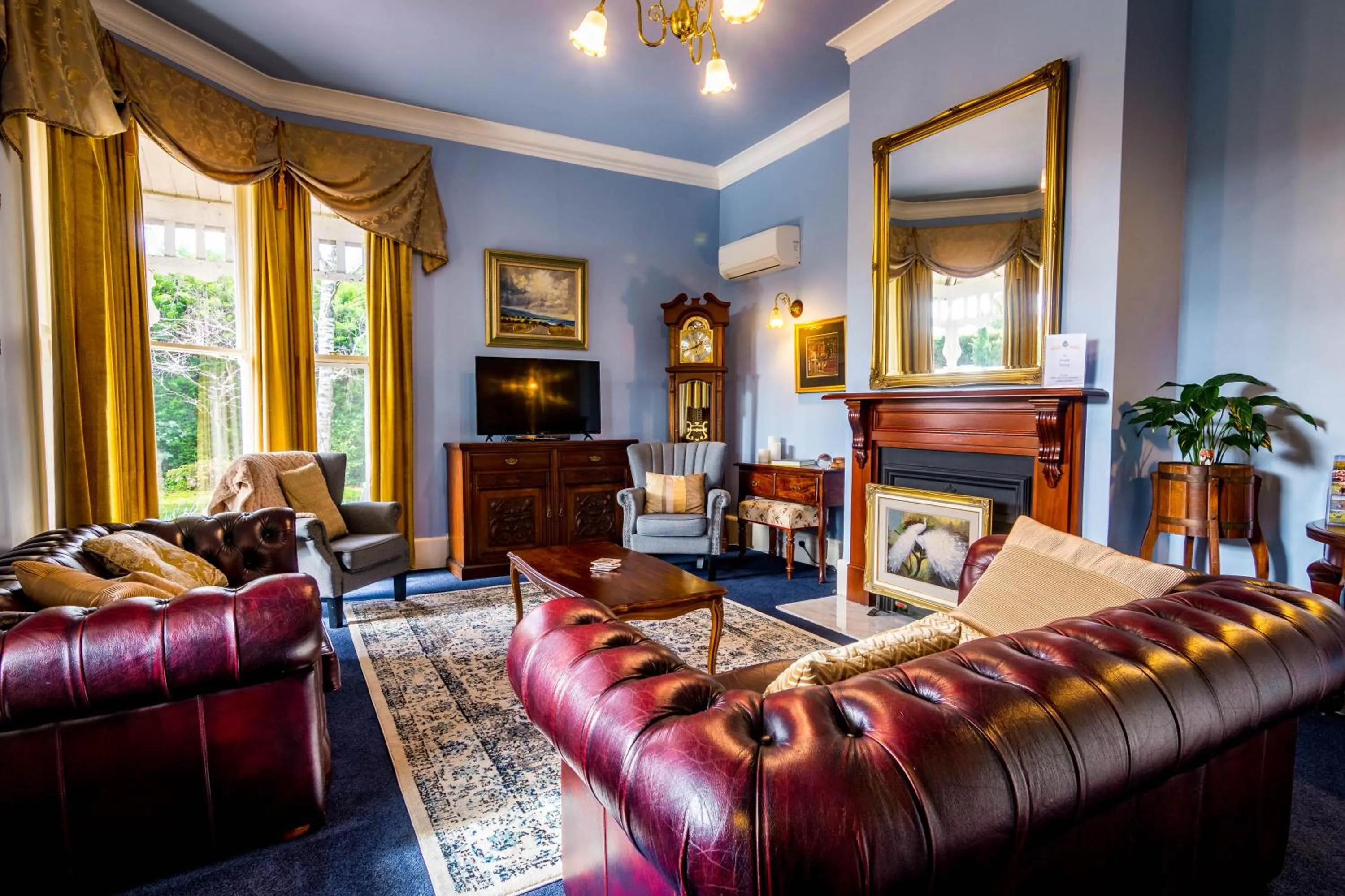 Communal lounge/ TV room in Heytesbury House