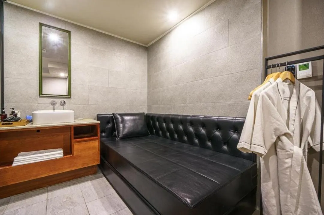 Brown-Dot Hotel Gwangalli beach