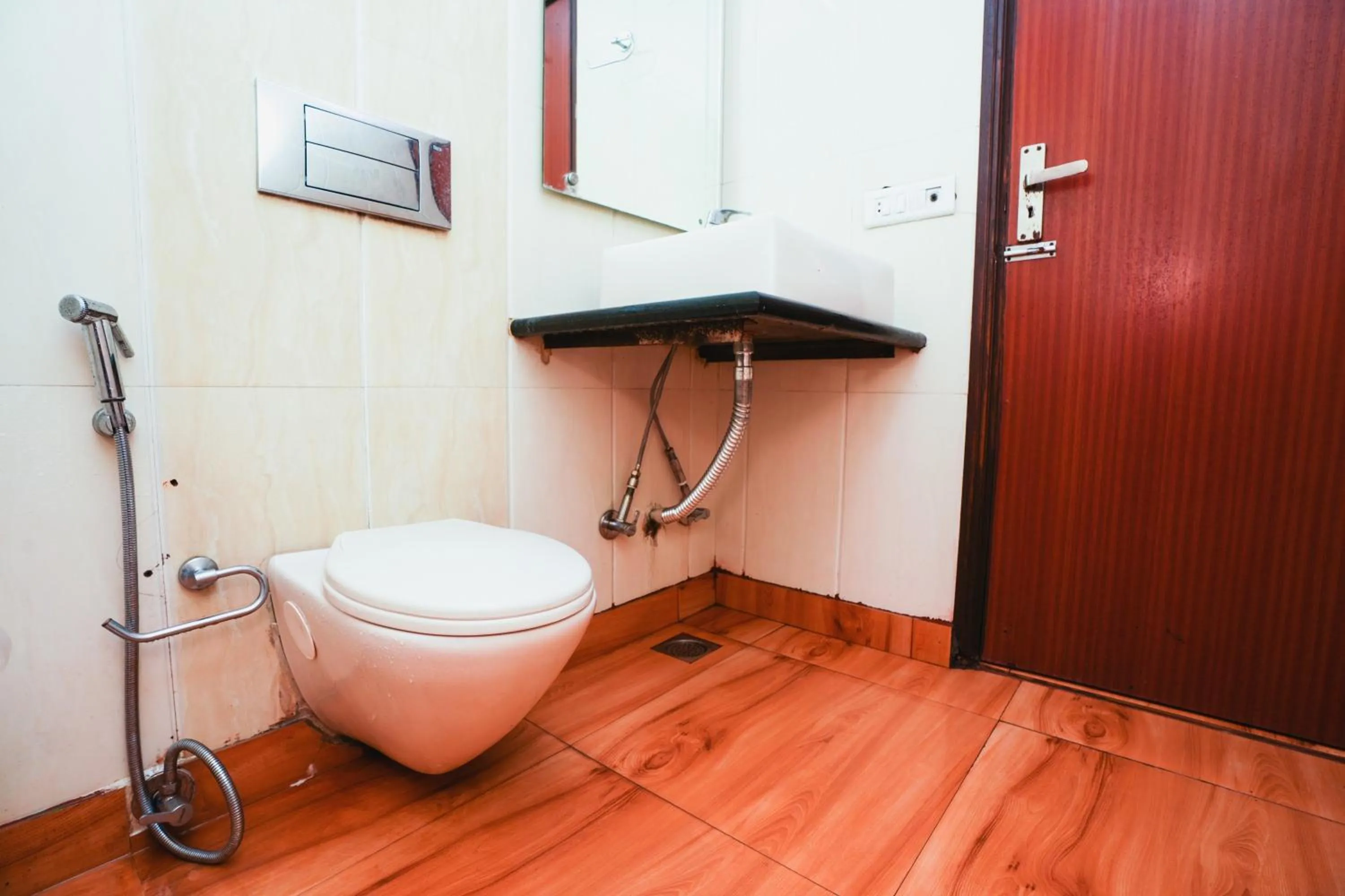 Toilet in Hotel High 5 Land