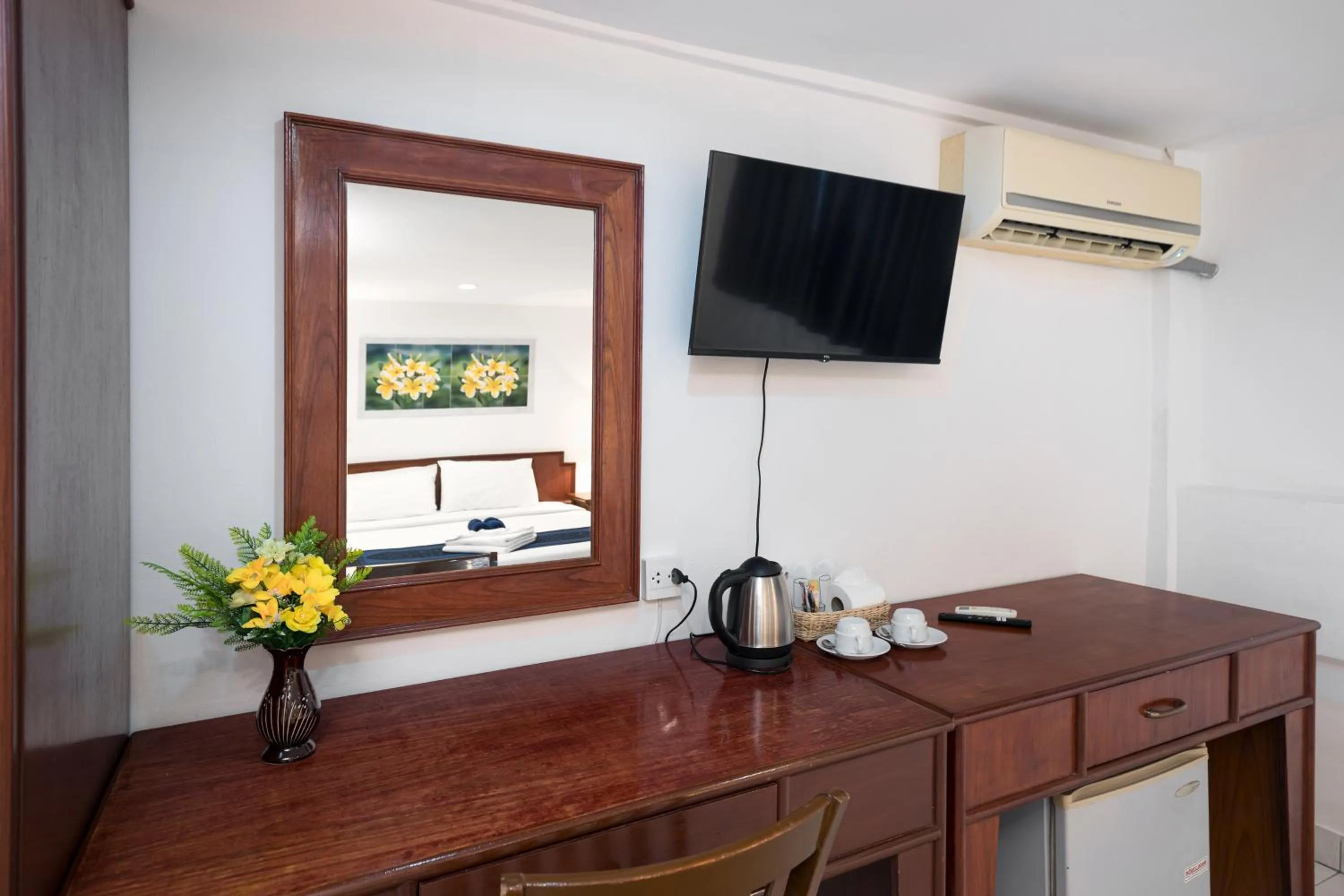 TV and multimedia in Bevans Place Karon