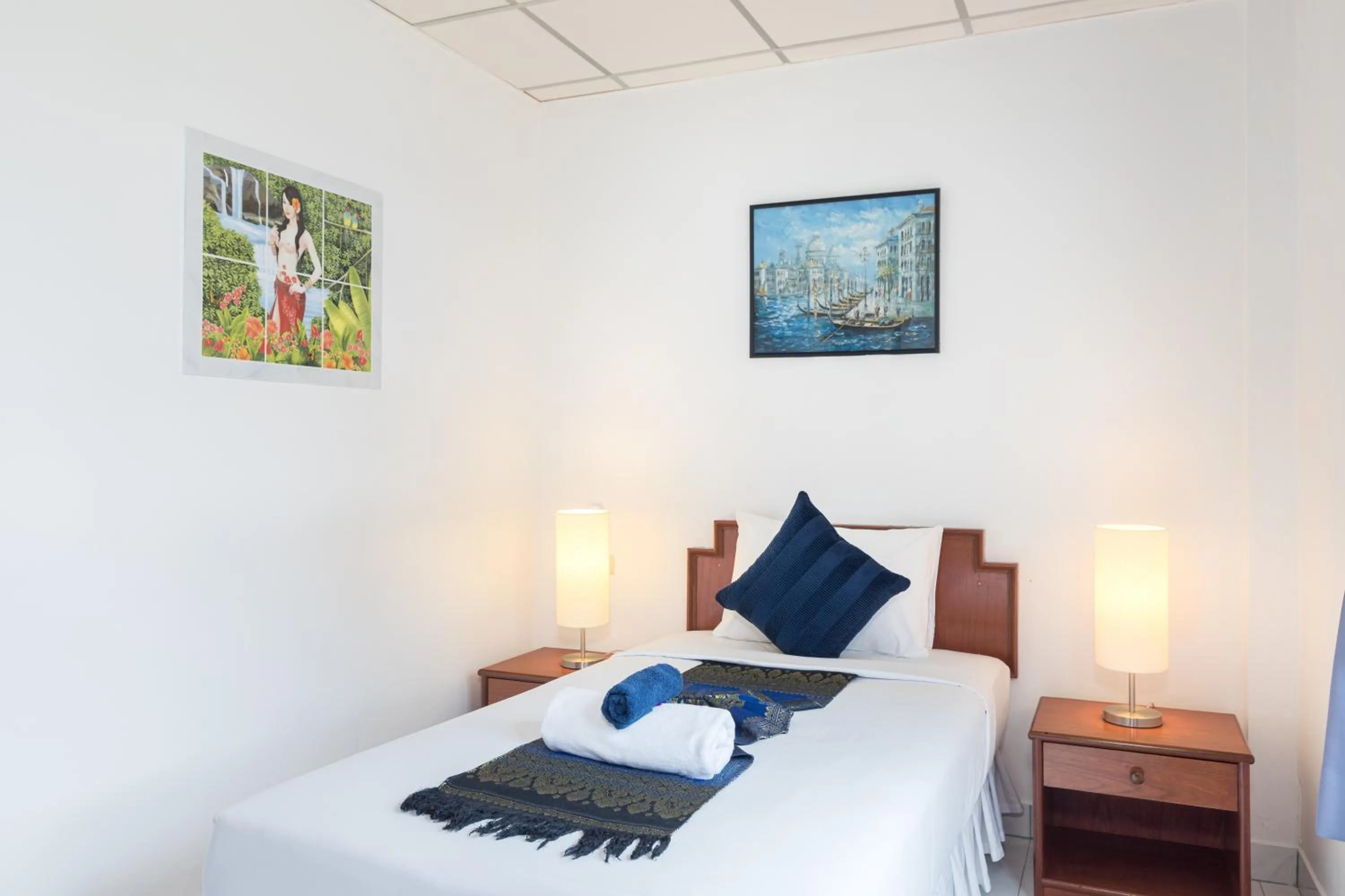 Bed in Bevans Place Karon