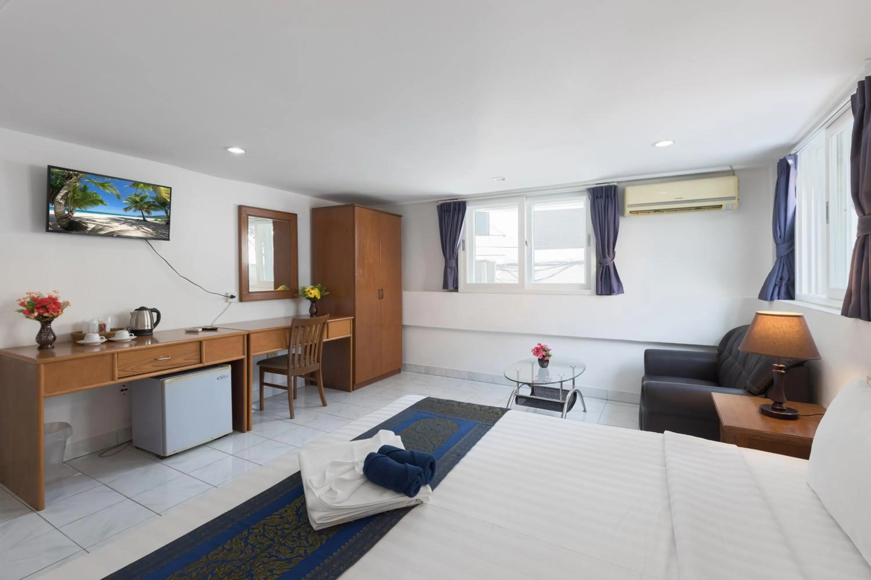 Bed in Bevans Place Karon