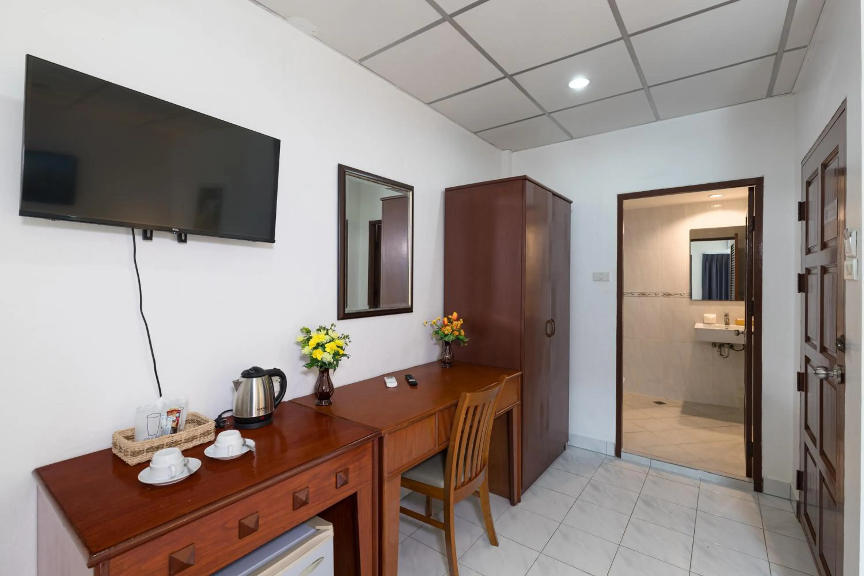 TV and multimedia in Bevans Place Karon