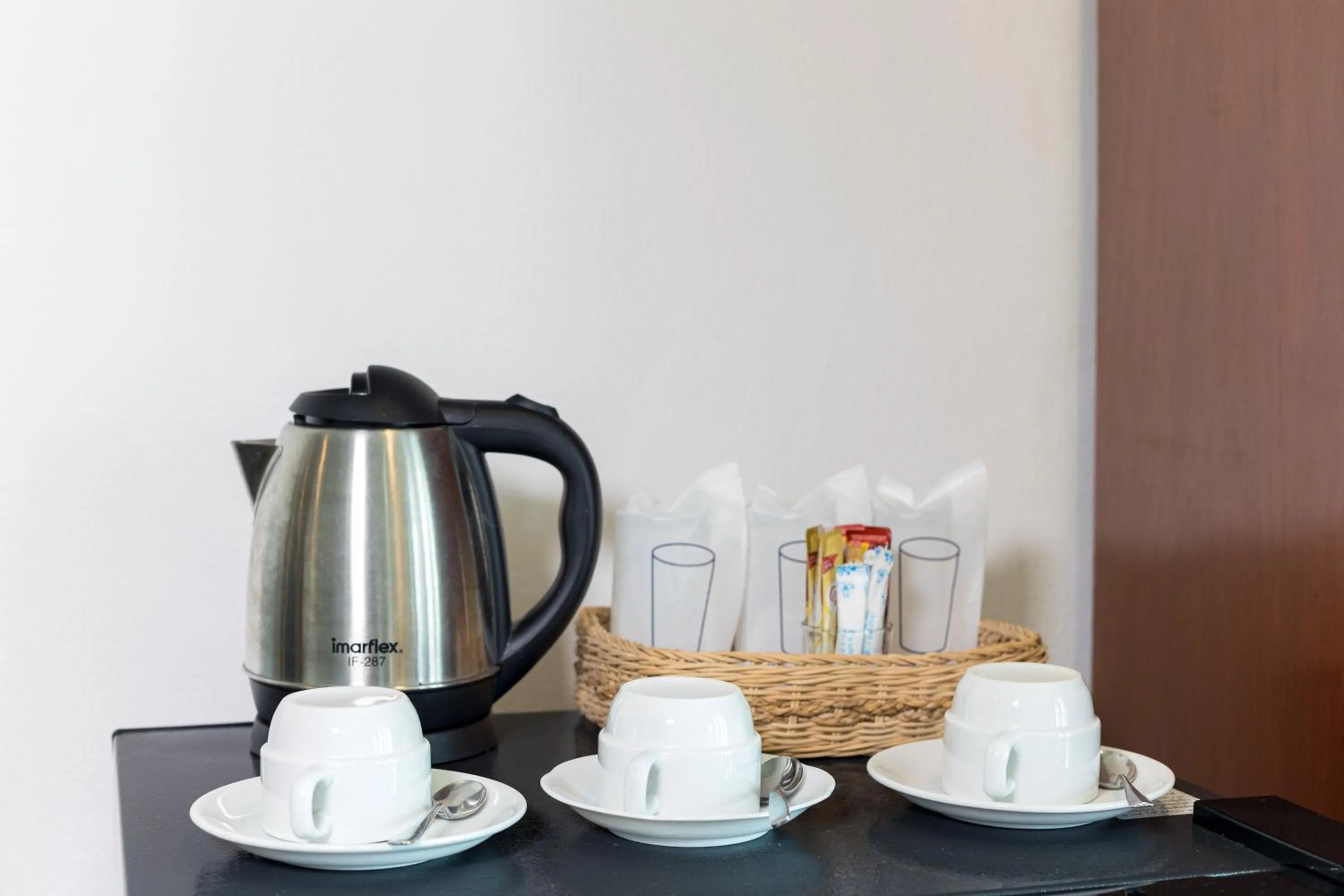 Coffee/tea facilities in Bevans Place Karon