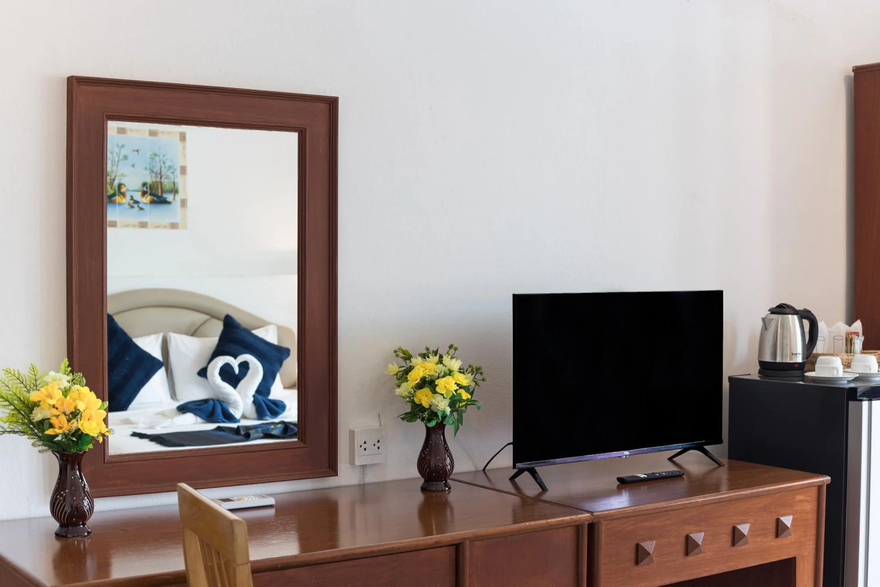 TV and multimedia in Bevans Place Karon