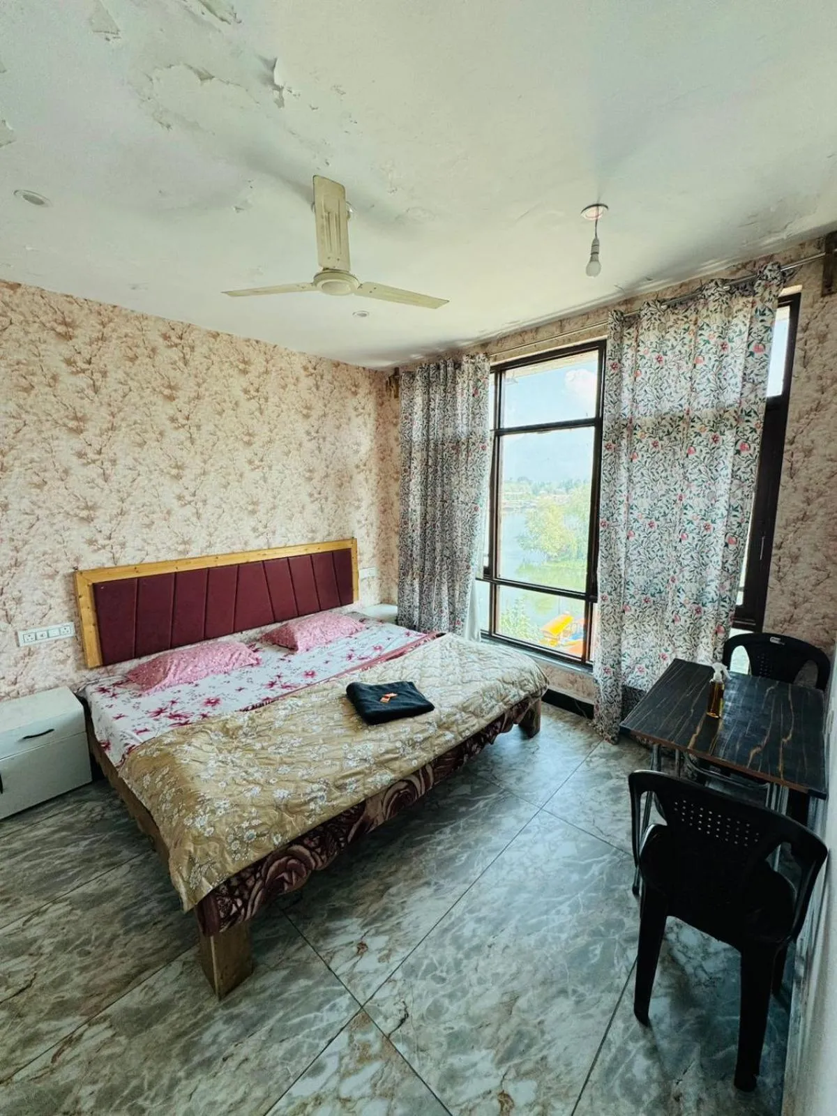 Bed in Lakes and peaks