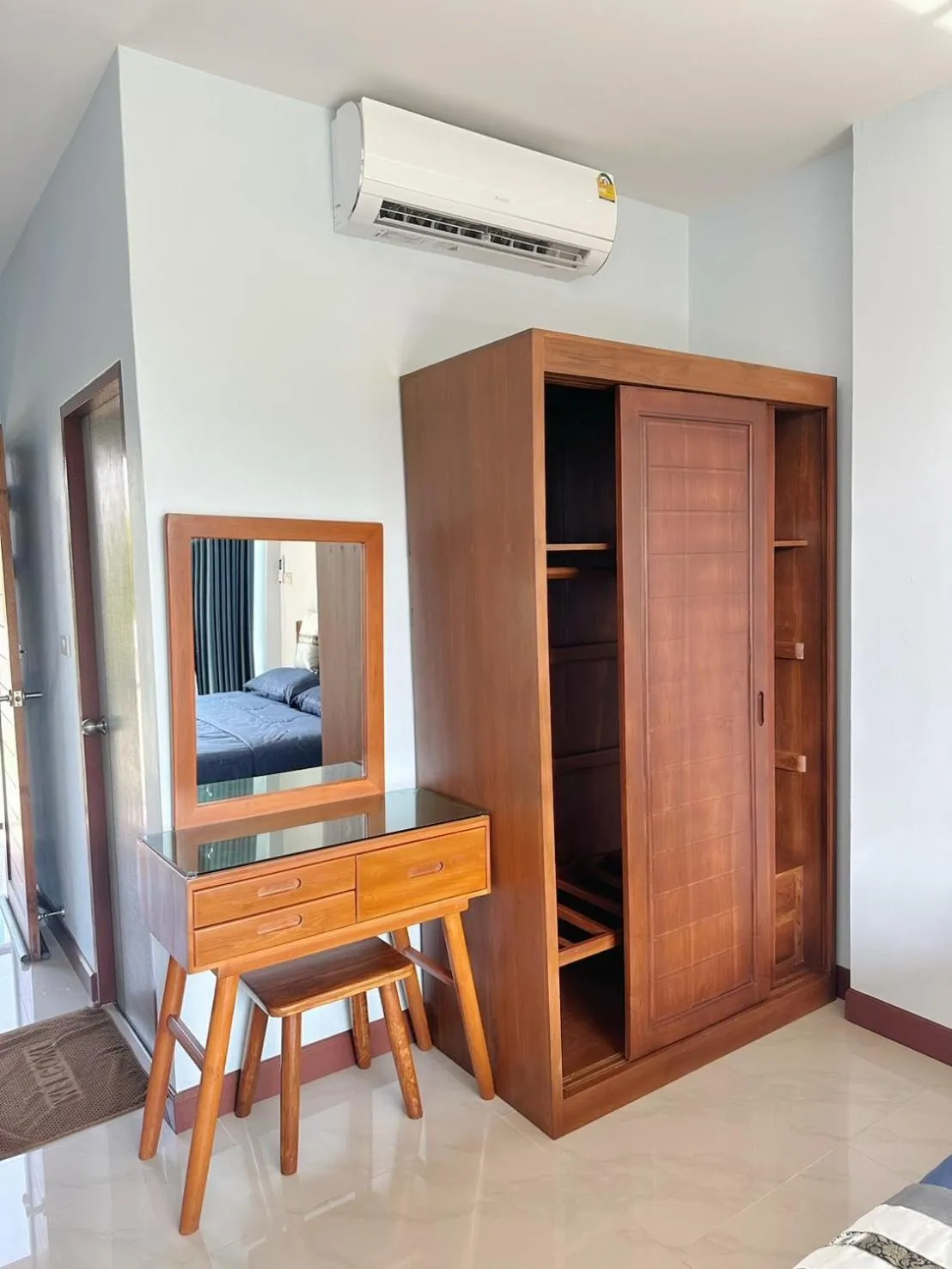 wardrobe in Triple O Phala Beach
