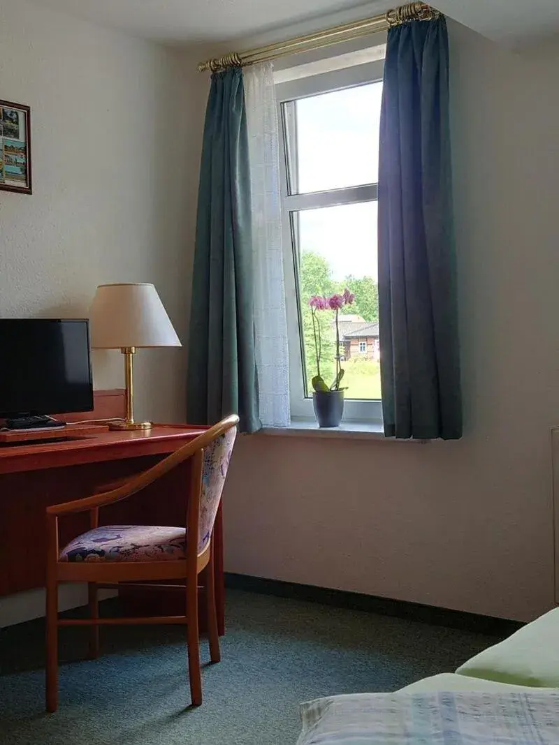 Double Room with Private Bathroom - single occupancy in Hotel Schützenhaus Lenzen Double Room with Private Bathroom - single occupancy in Hotel Schützenhaus Lenzen