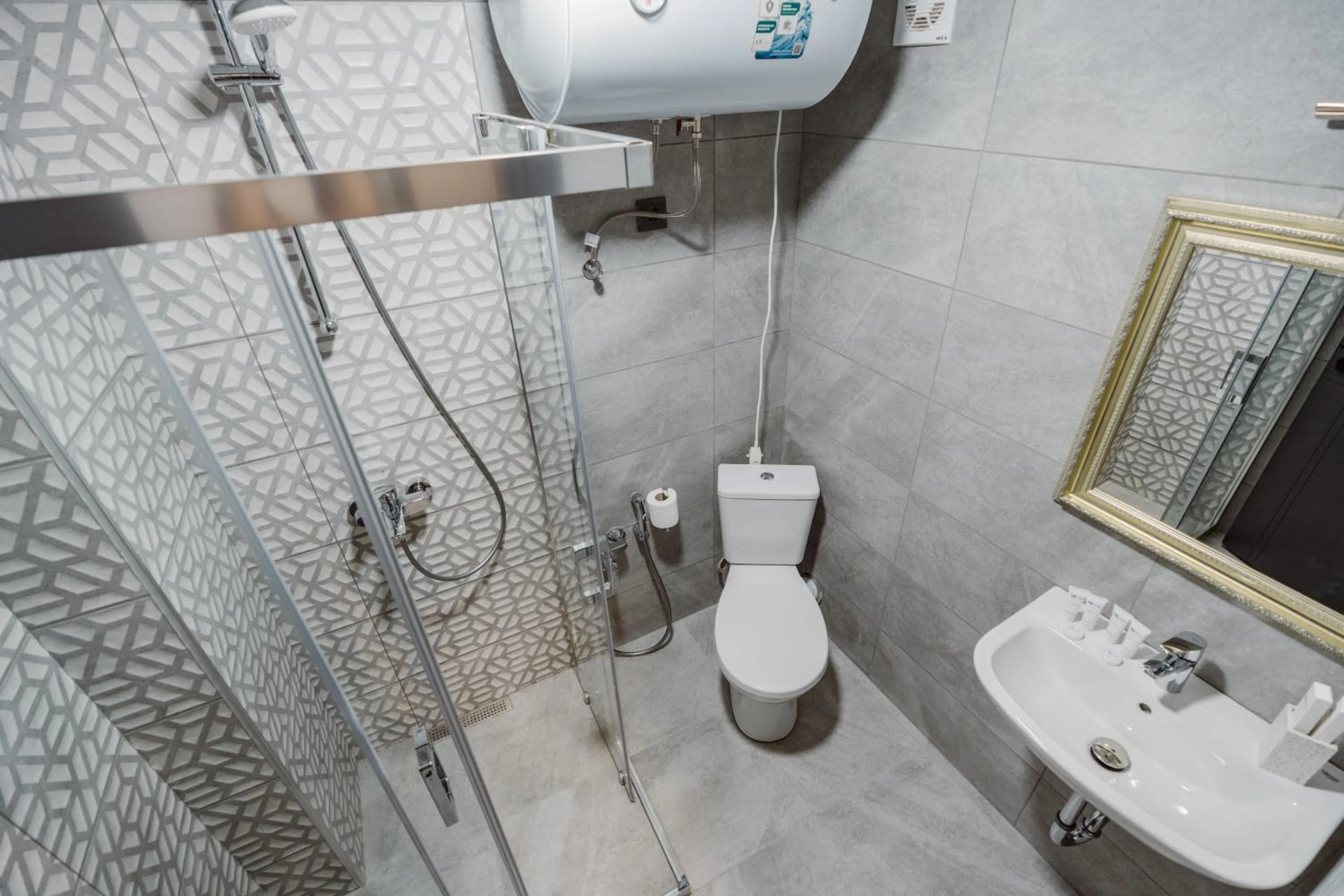 Shower in Hotel Navi