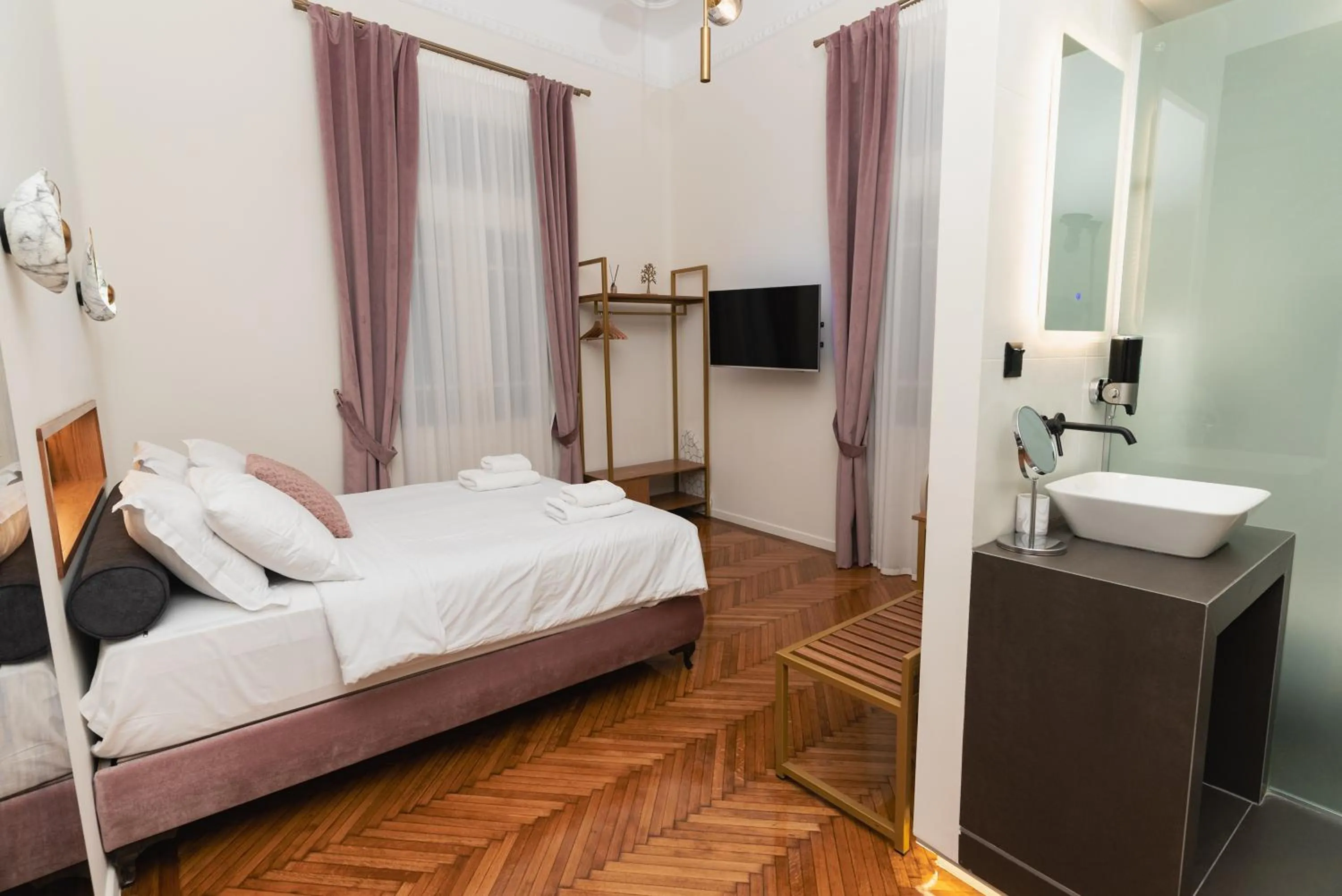 Bathroom, Bed in Villa Clio, a Luxury Collection