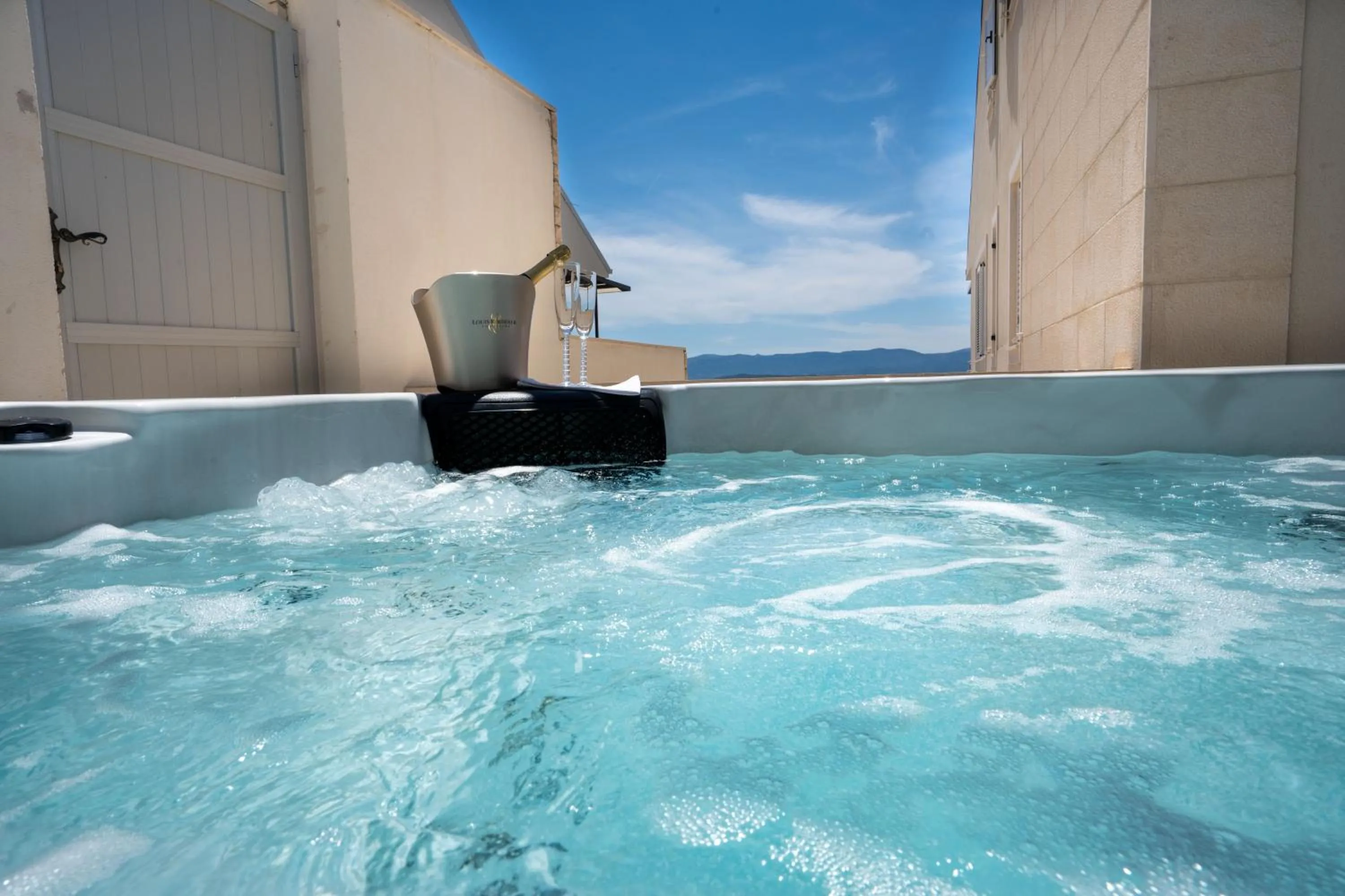 Hot Tub in Apartments Villa Azzurra Bol