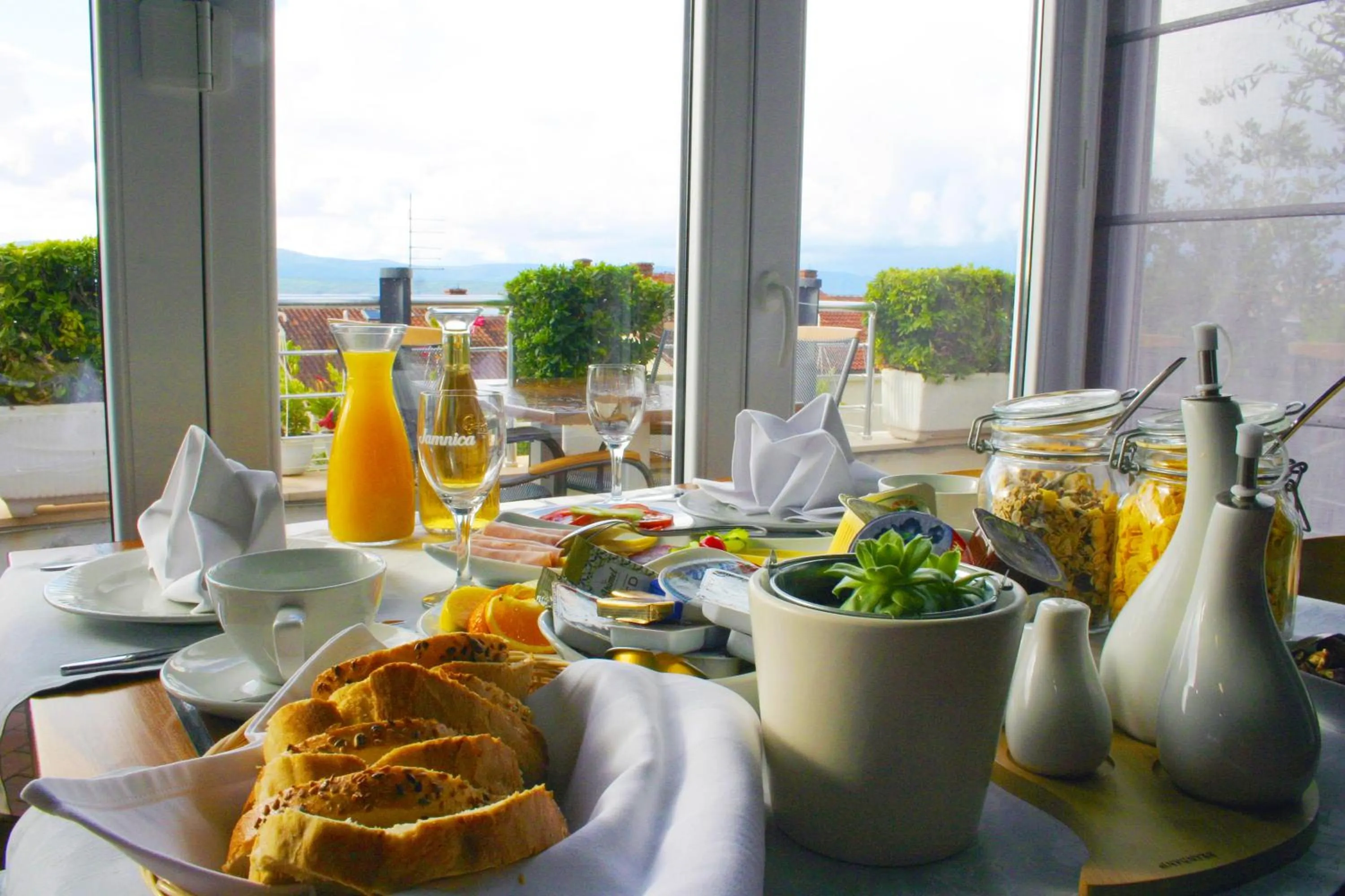 Breakfast in Apartments Villa Azzurra Bol