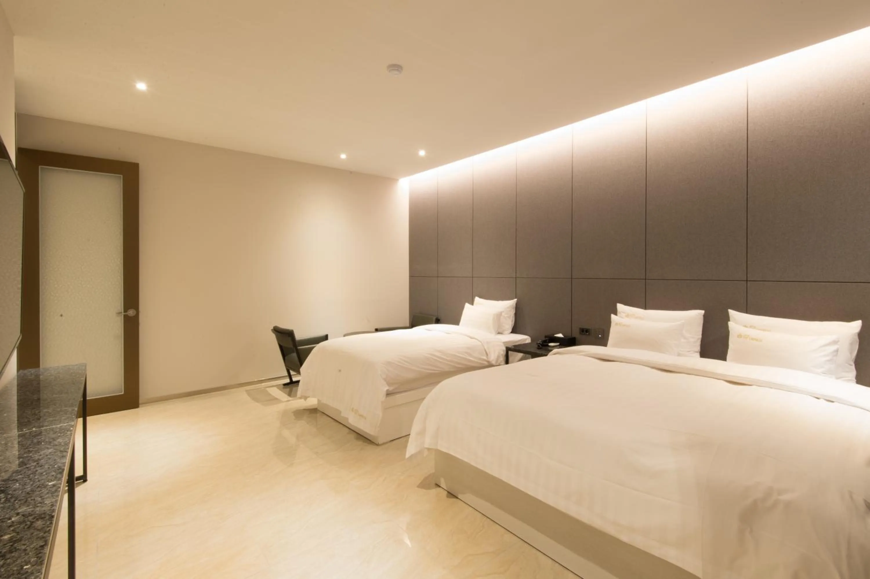 Bed in The Empress Hotel