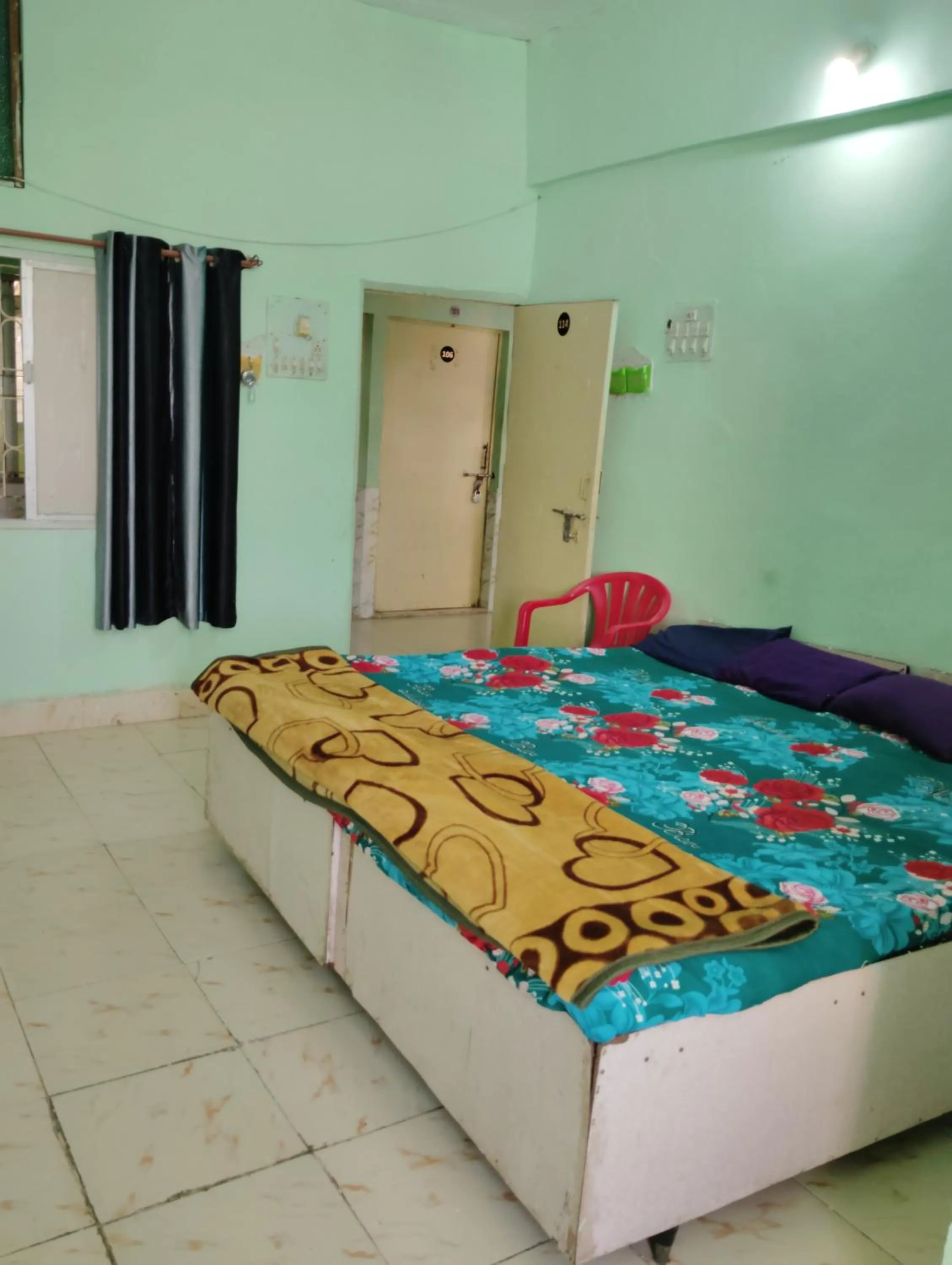 Bedroom, Bed in Hotel HillView, Junagadh
