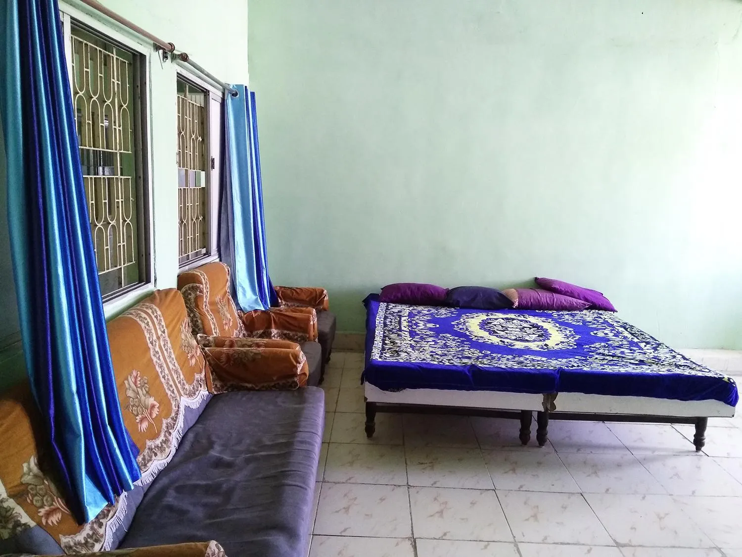 Bedroom in Hotel HillView, Junagadh