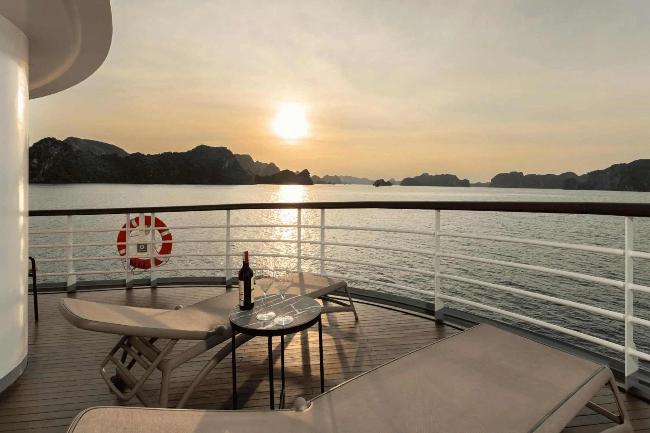 Balcony/Terrace in Ambassador Signature Cruise - Lan Ha Bay