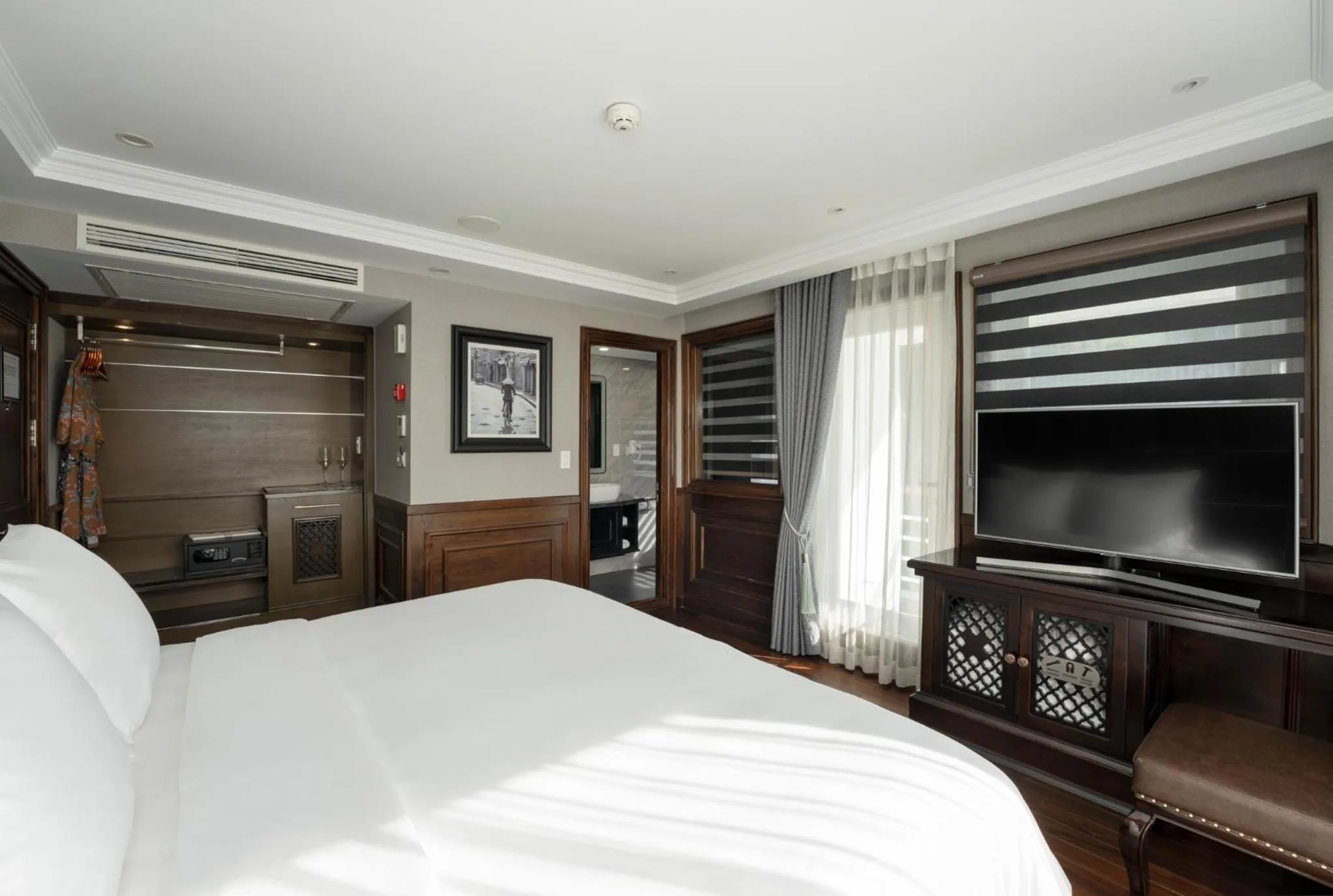 Bed in Ambassador Signature Cruise - Lan Ha Bay