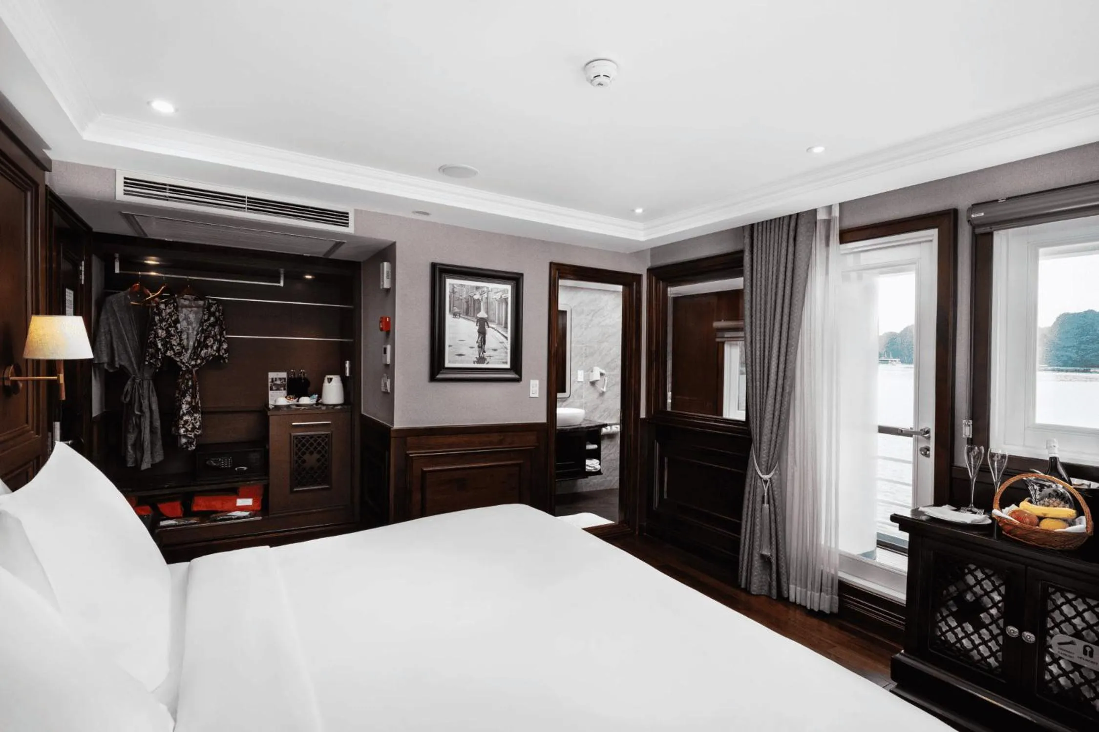 Bedroom, Bed in Ambassador Signature Cruise - Lan Ha Bay