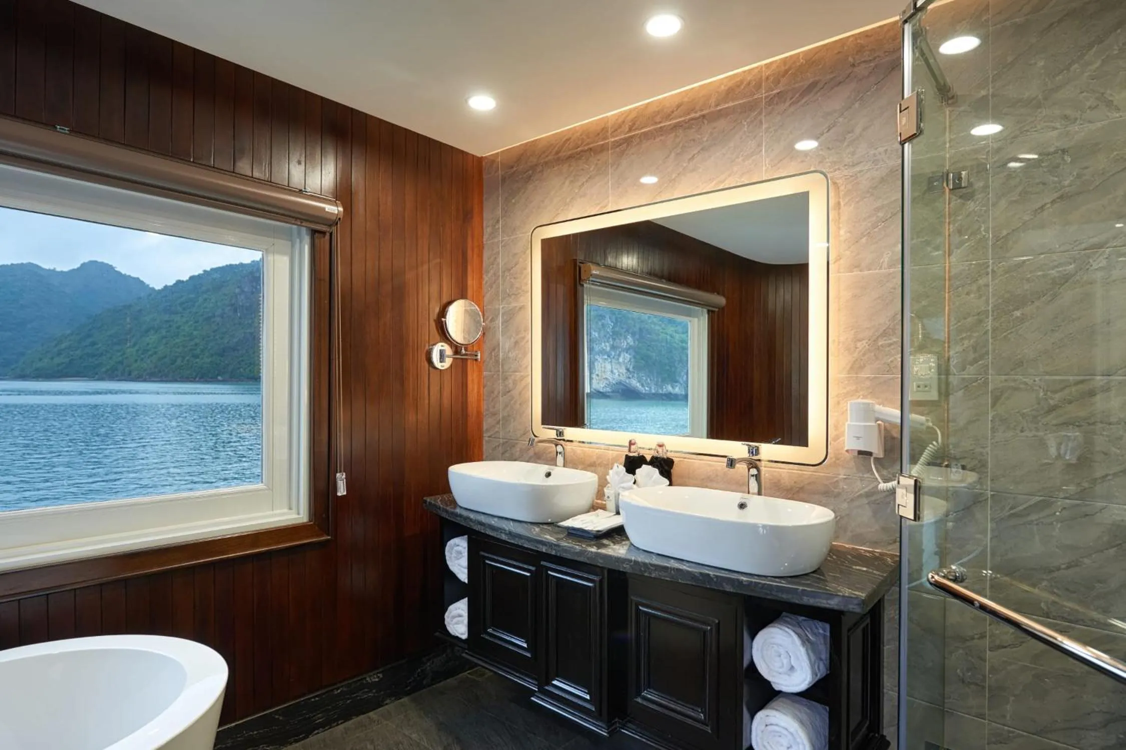 Bathroom in Ambassador Signature Cruise - Lan Ha Bay