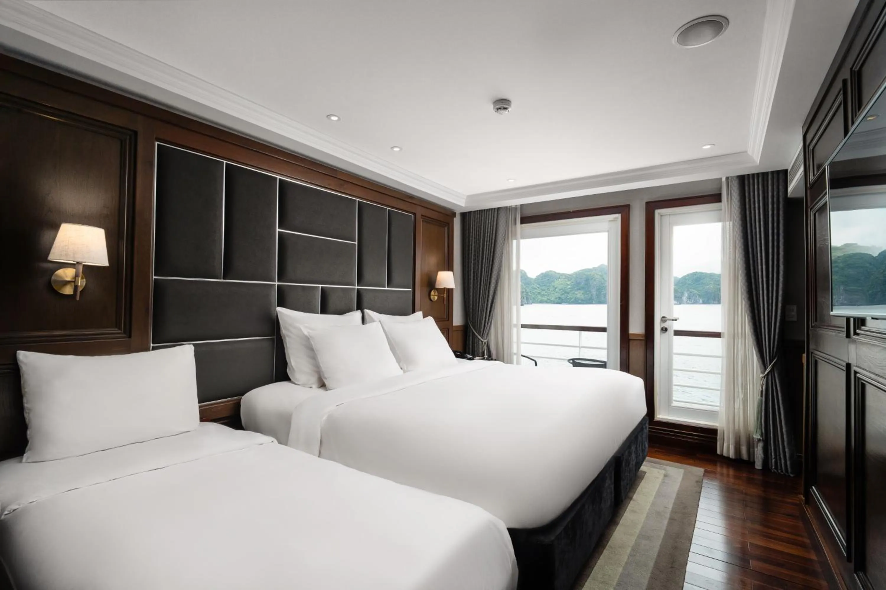 Bed in Ambassador Signature Cruise - Lan Ha Bay