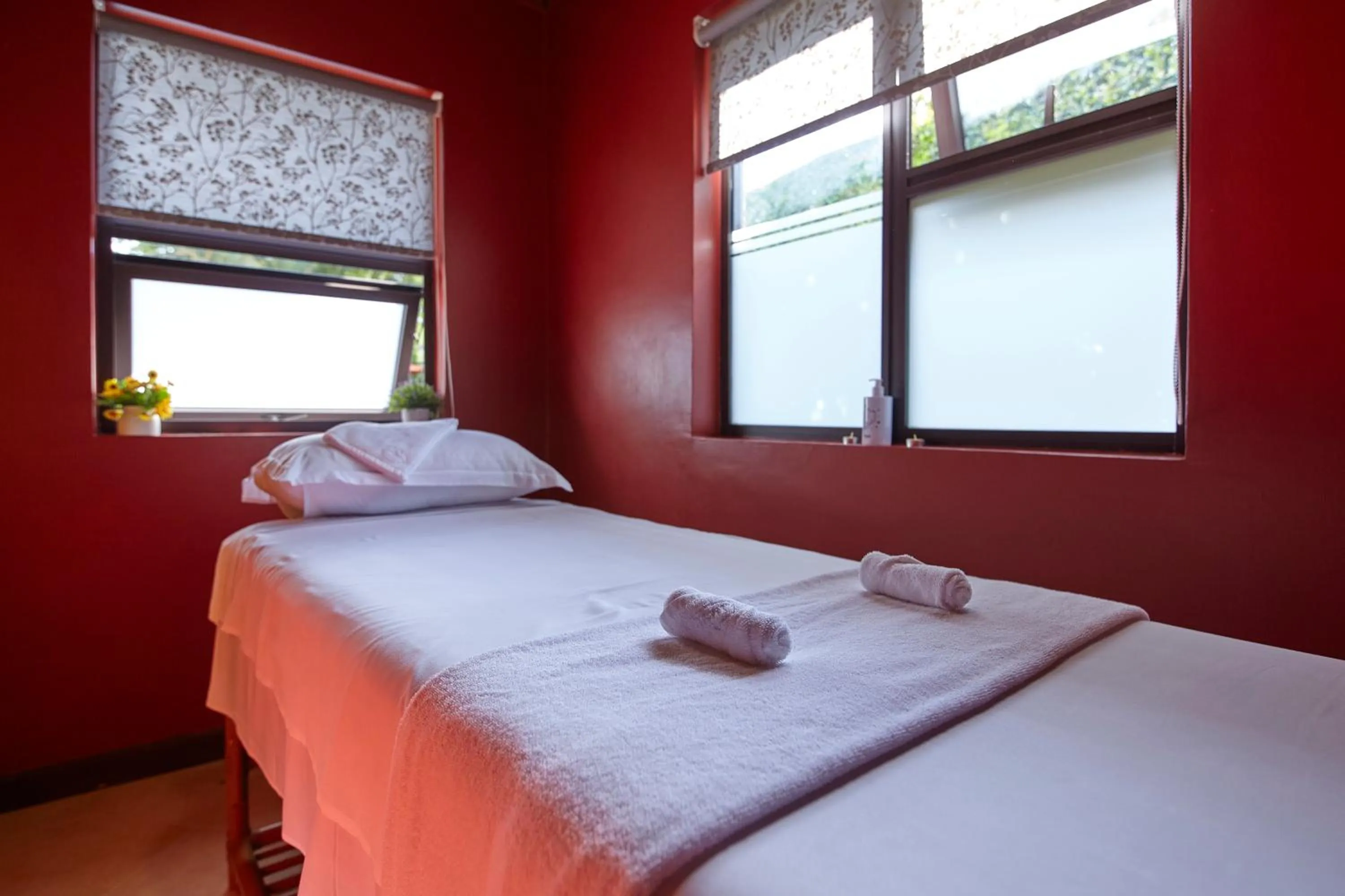 Massage, Bed in Deerpark Luxury Stays