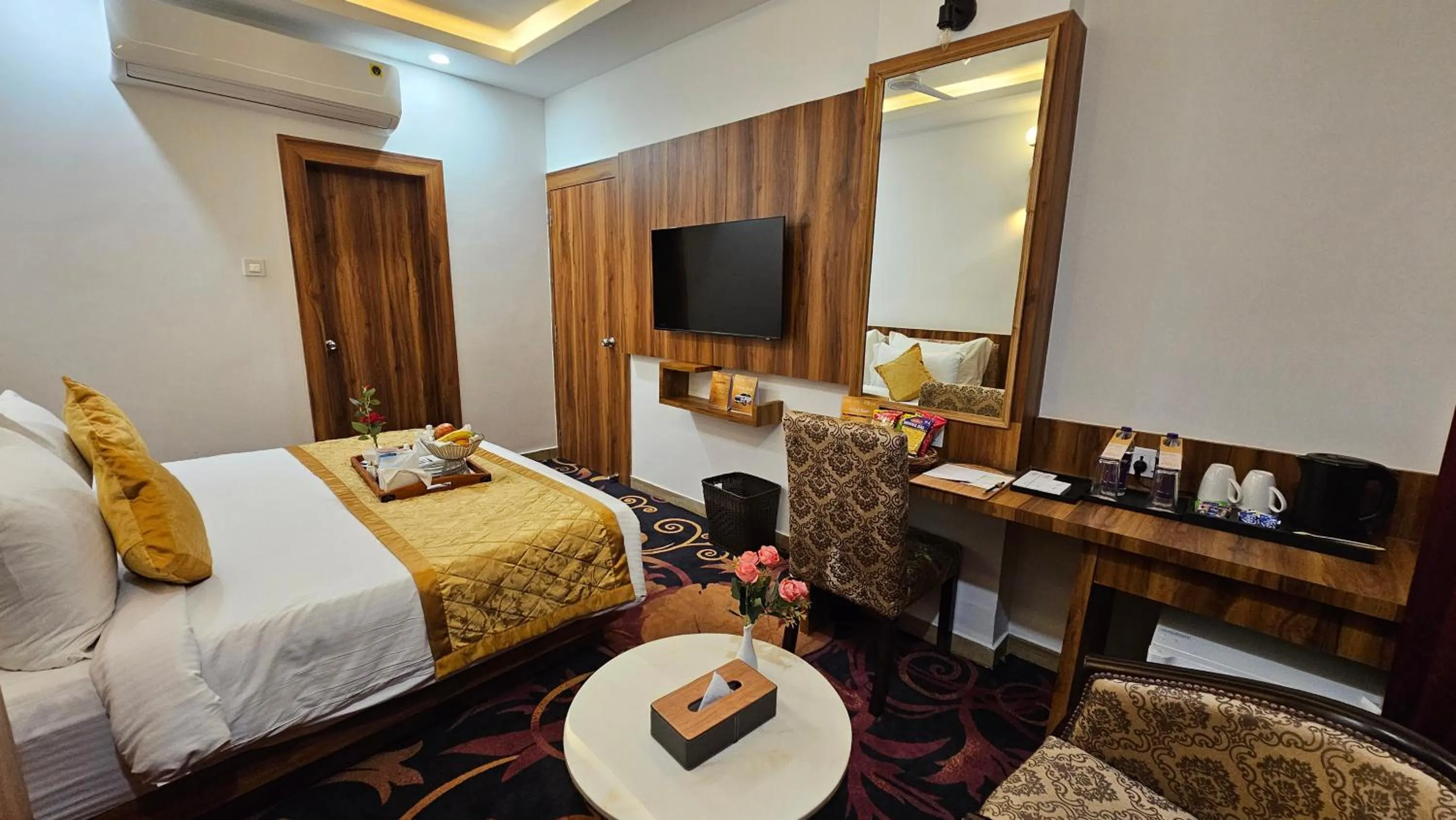 Photo of the whole room, Bed in The Royal Bihar