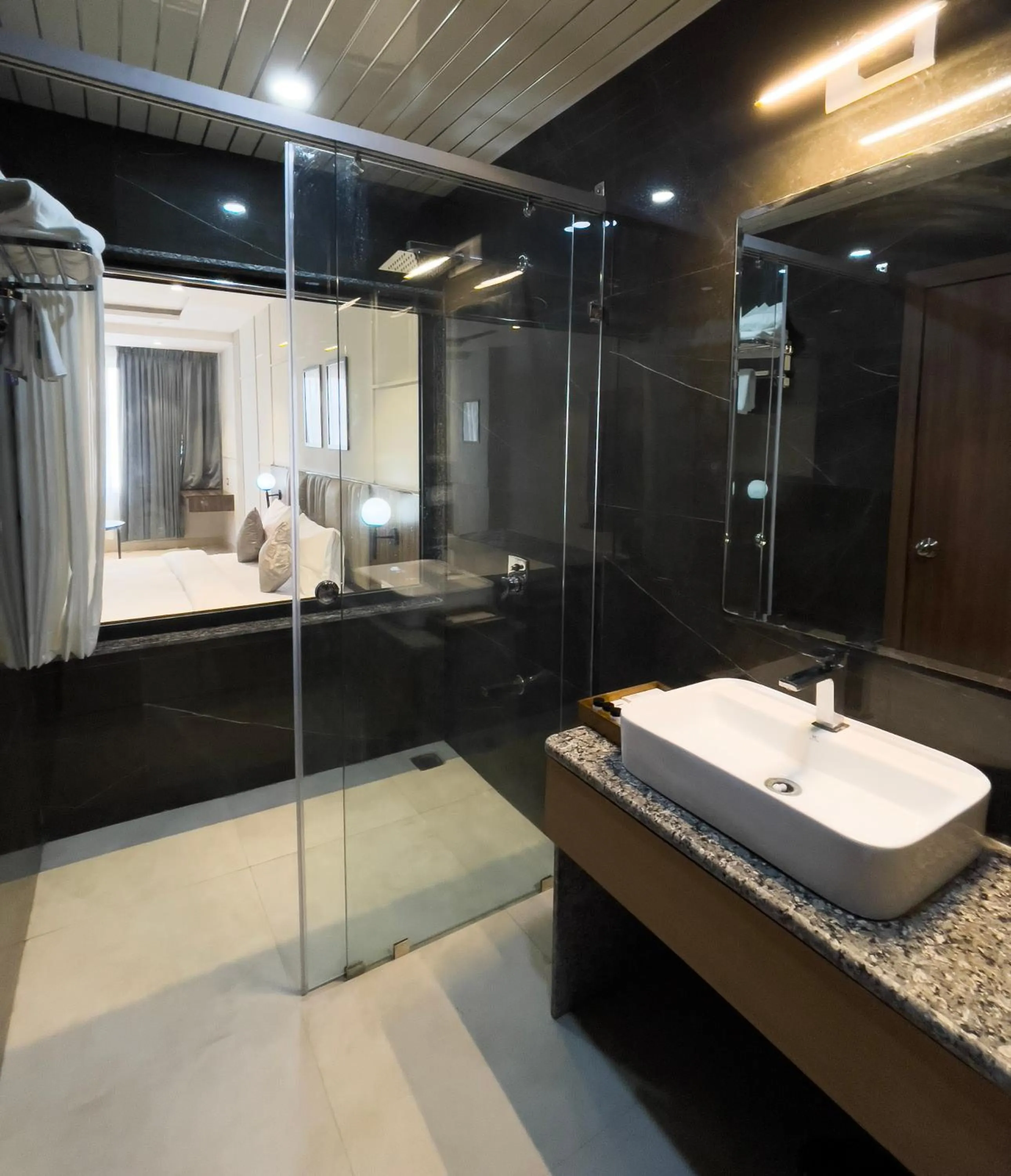 Shower in Cosmos Westend City Centre