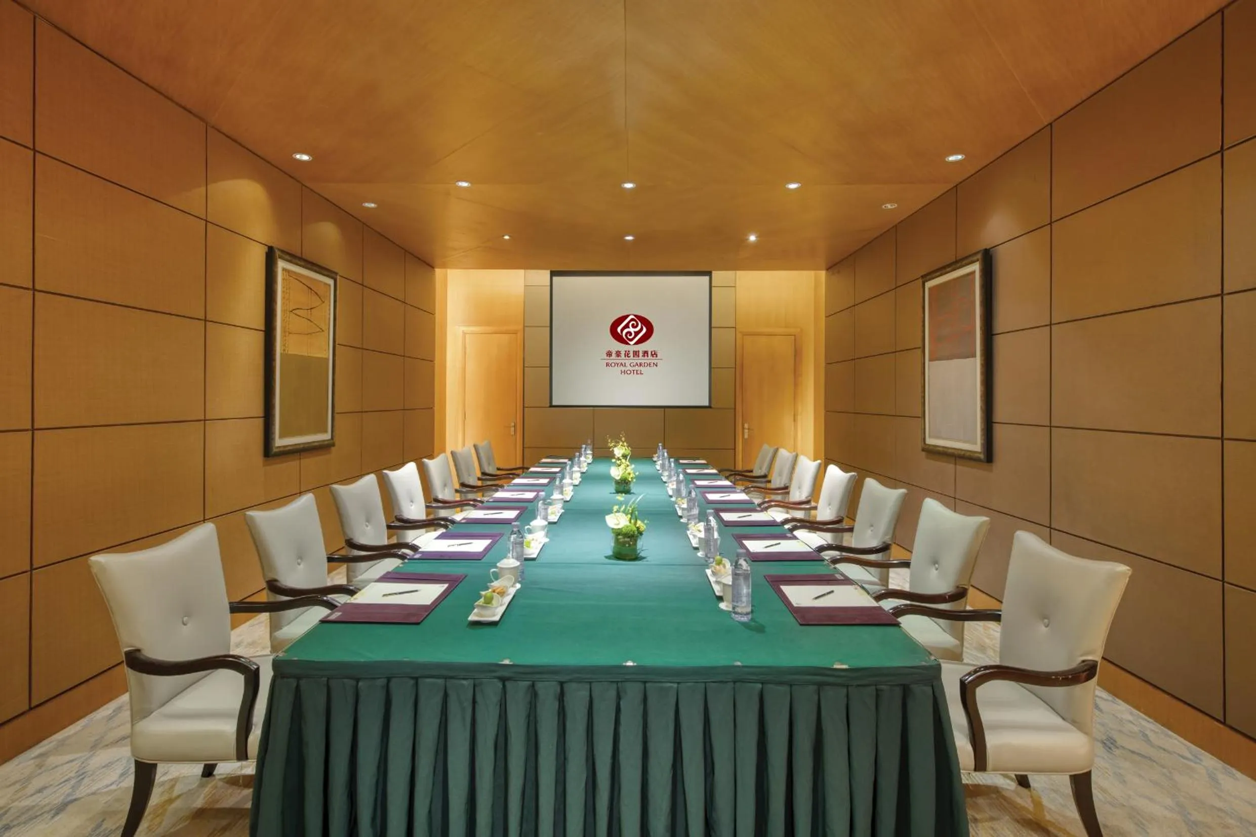 Meeting/conference room in Dongguan Royal Garden Hotel
