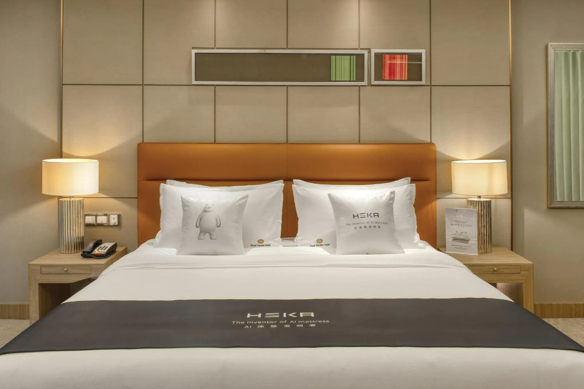 Photo of the whole room, Bed in Dongguan Royal Garden Hotel