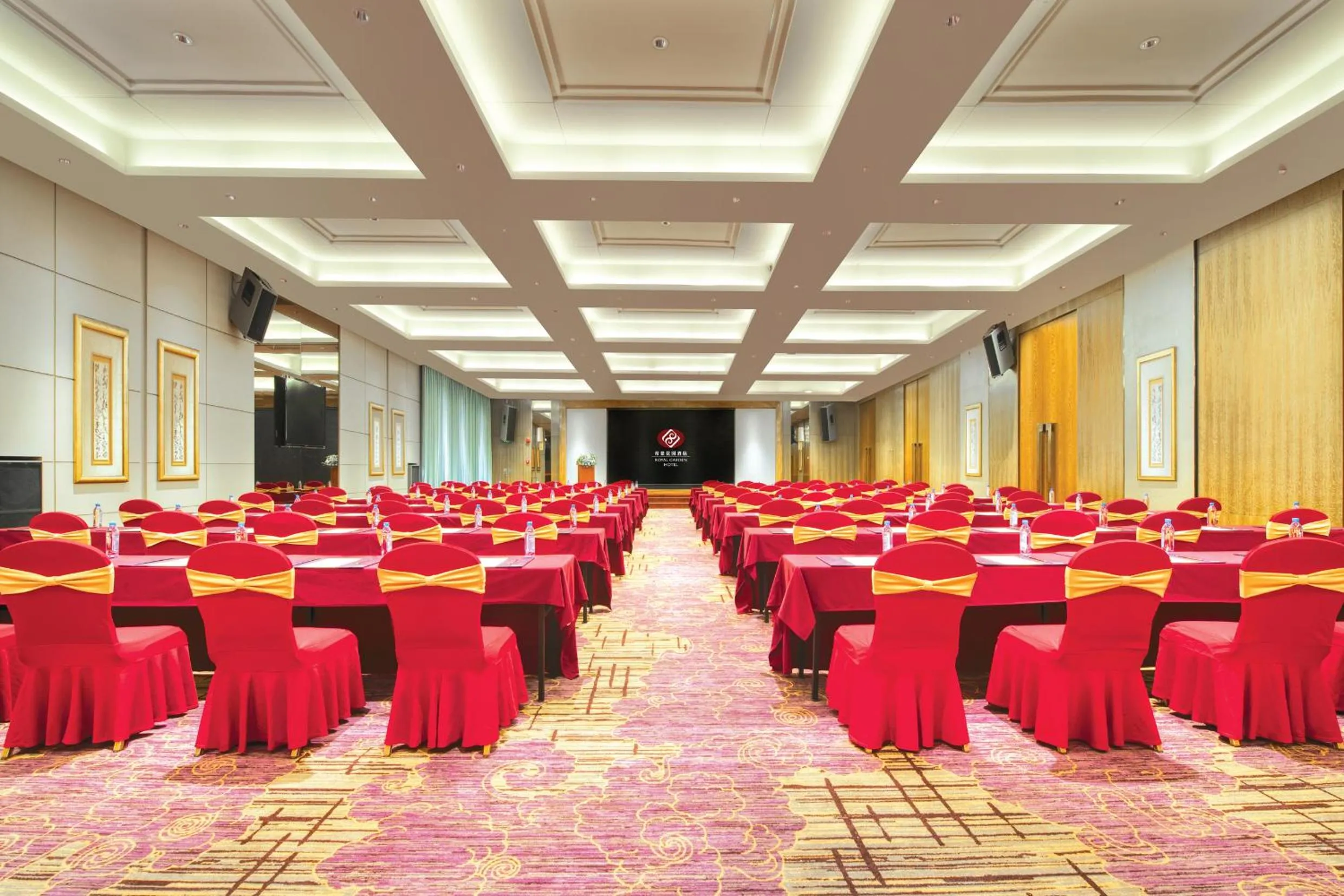 Meeting/conference room in Dongguan Royal Garden Hotel