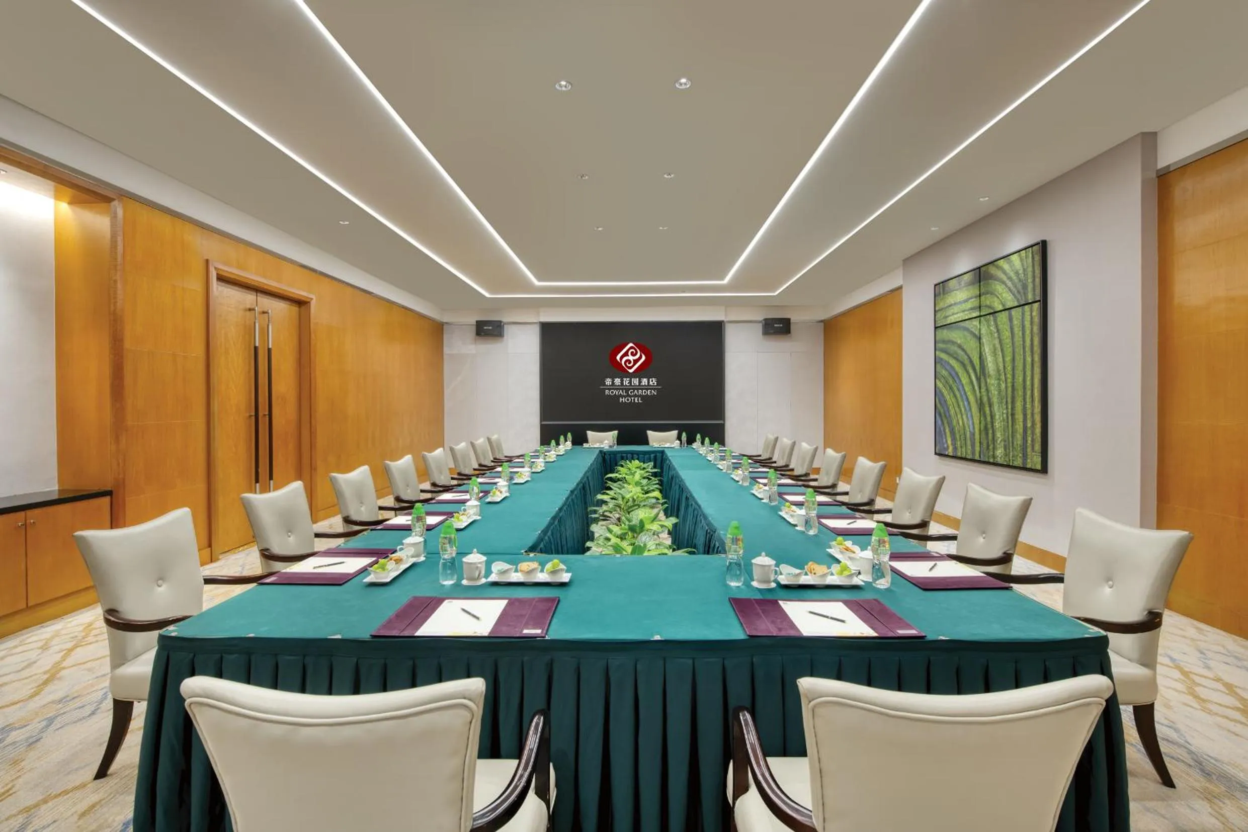 Meeting/conference room in Dongguan Royal Garden Hotel