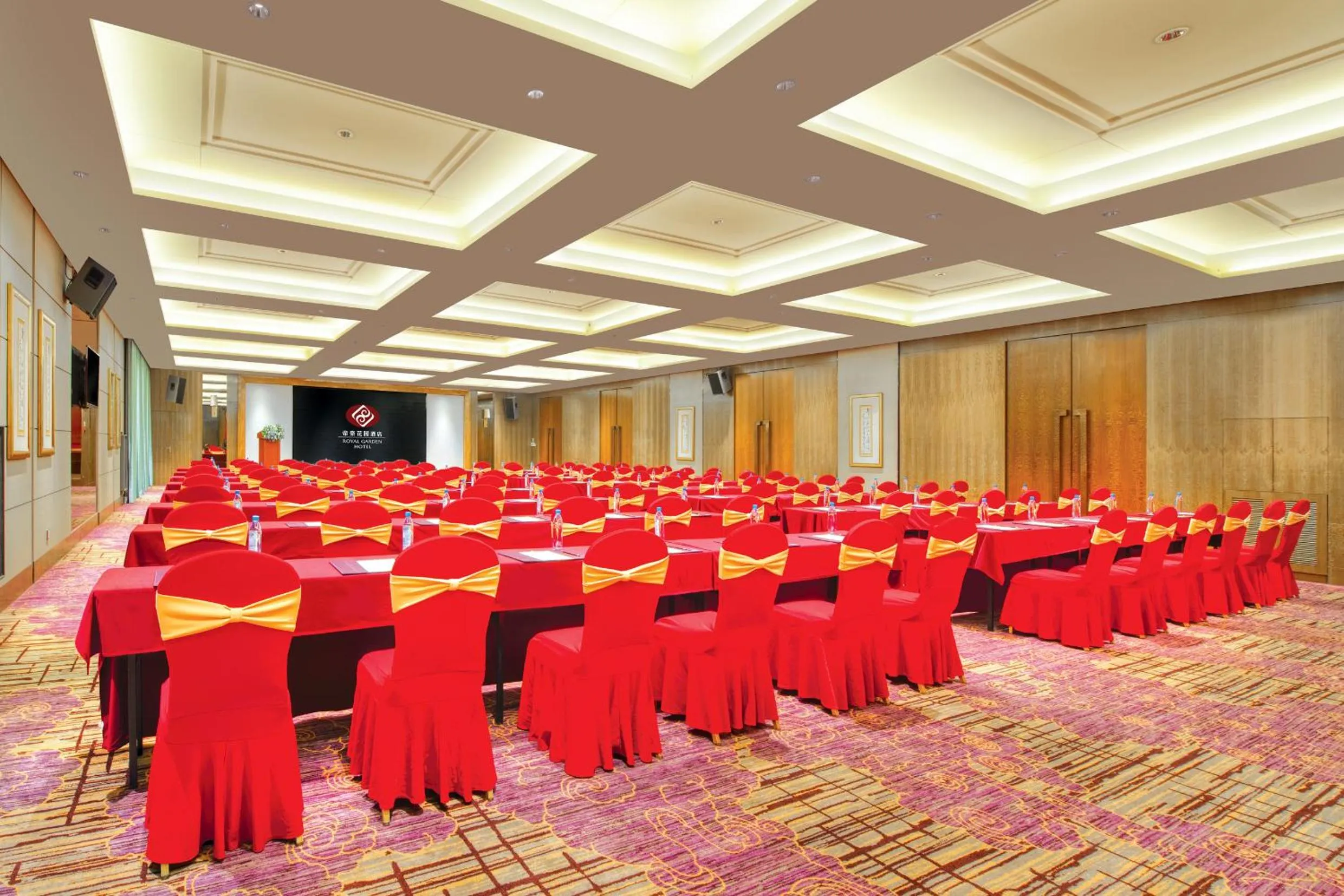 Meeting/conference room in Dongguan Royal Garden Hotel